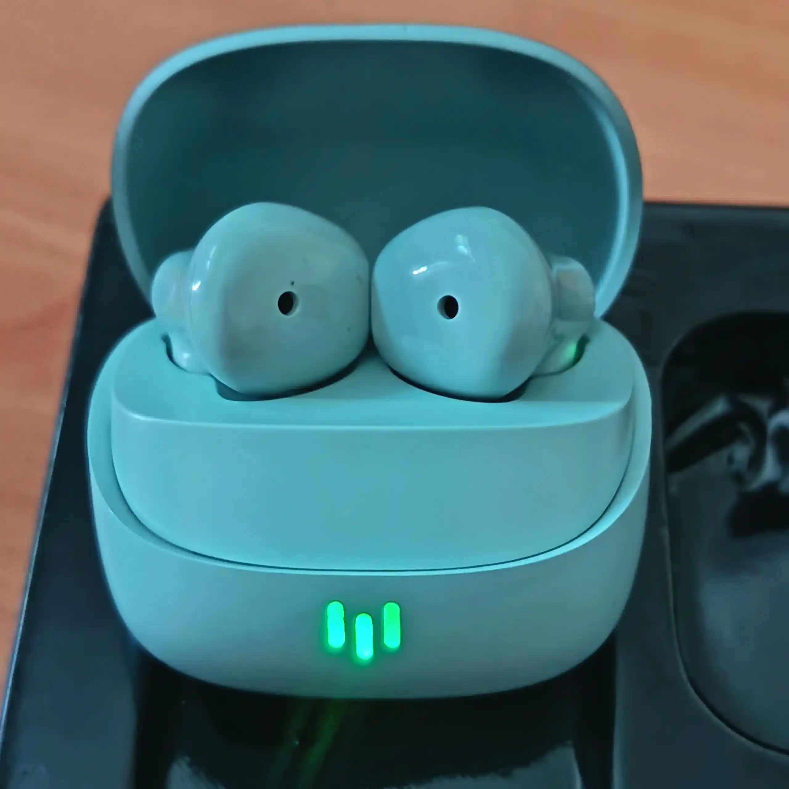 Simsiz, sensorli bluetooth quloqchinlar iPhone va Android uchun 2026