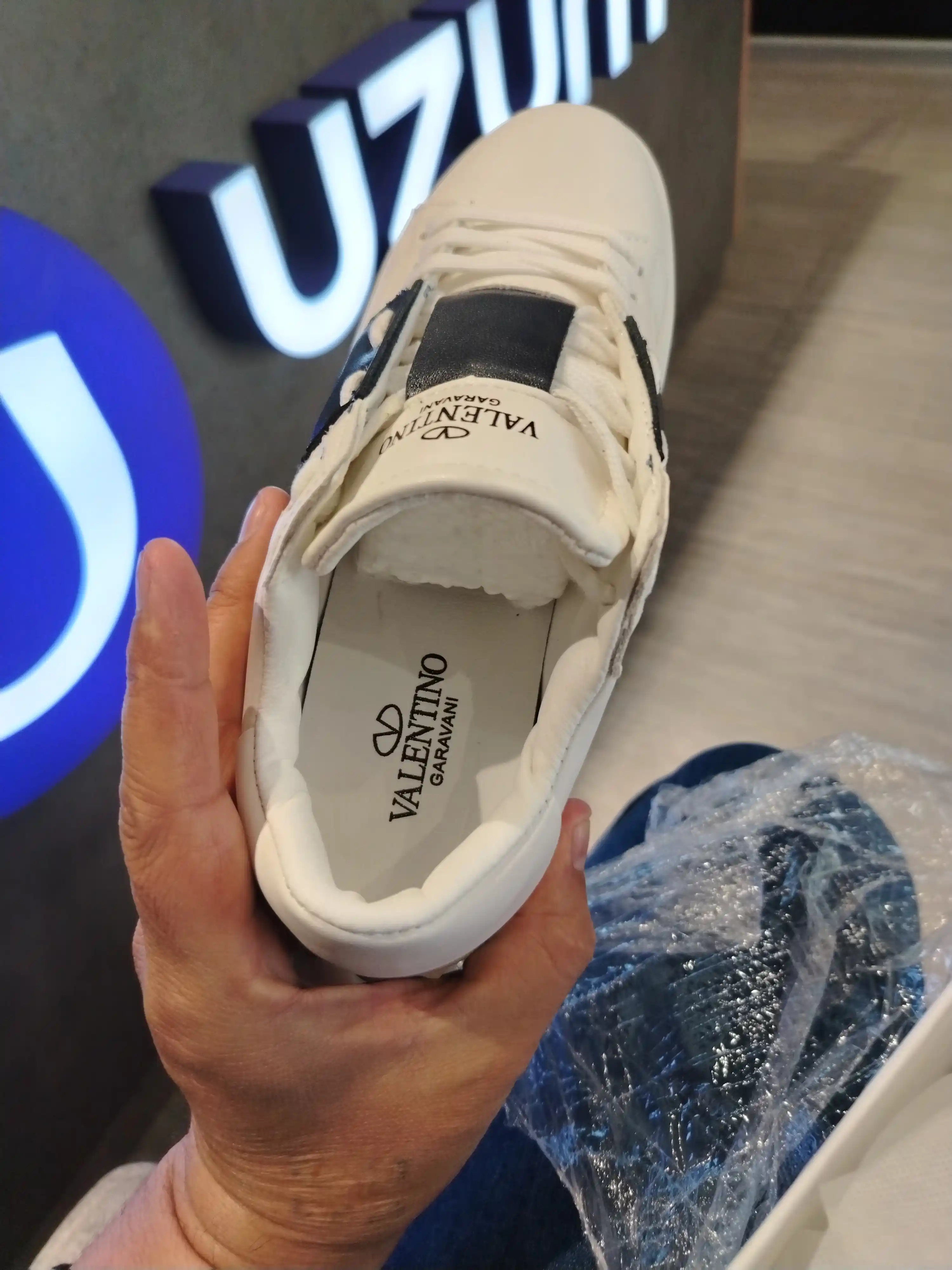Женские кроссовки Valentino Garavani с коробкой и документами для зимы и весны 36-41