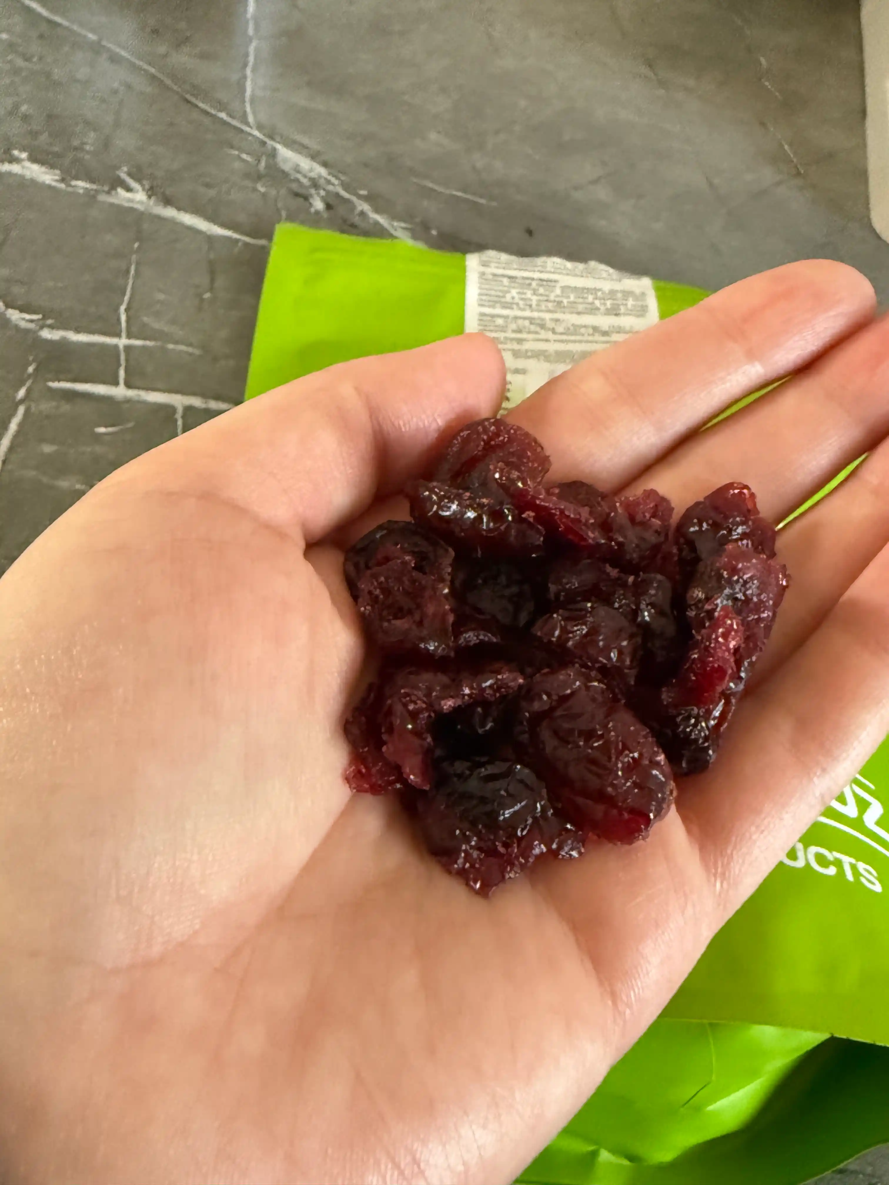 Quritilgan klyukva, shirin, 250 gr