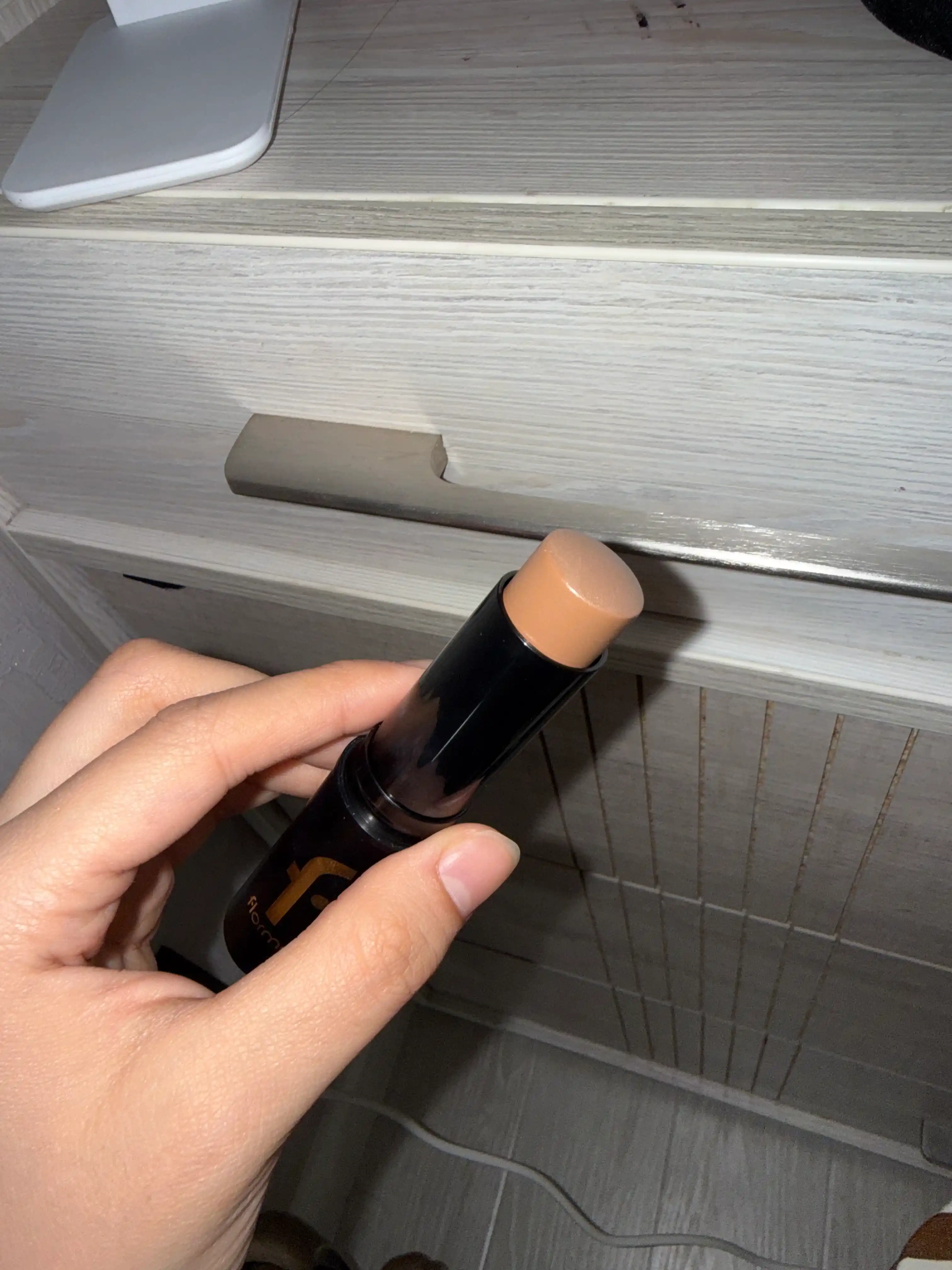 Контур хайлайтер Flormar stick
