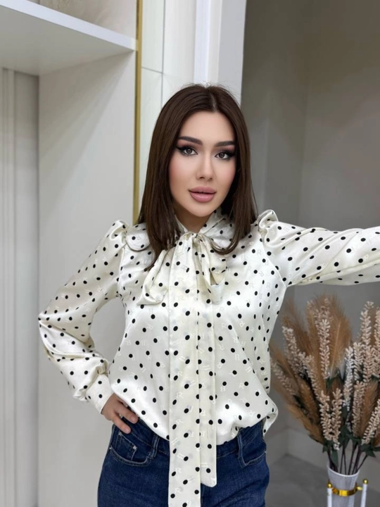 Женская кофта с изящным дизайном и удобством придаёт каждому образу особое очарование