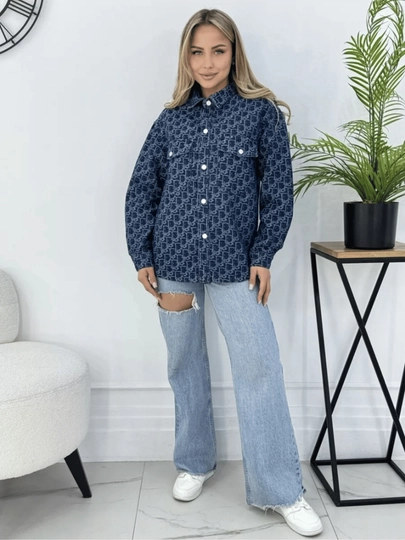 Женская джинсовая куртка oversize синяя с узором и карманом — BBMGA-PIDJAKDJINS-СИНИЙ-S/M