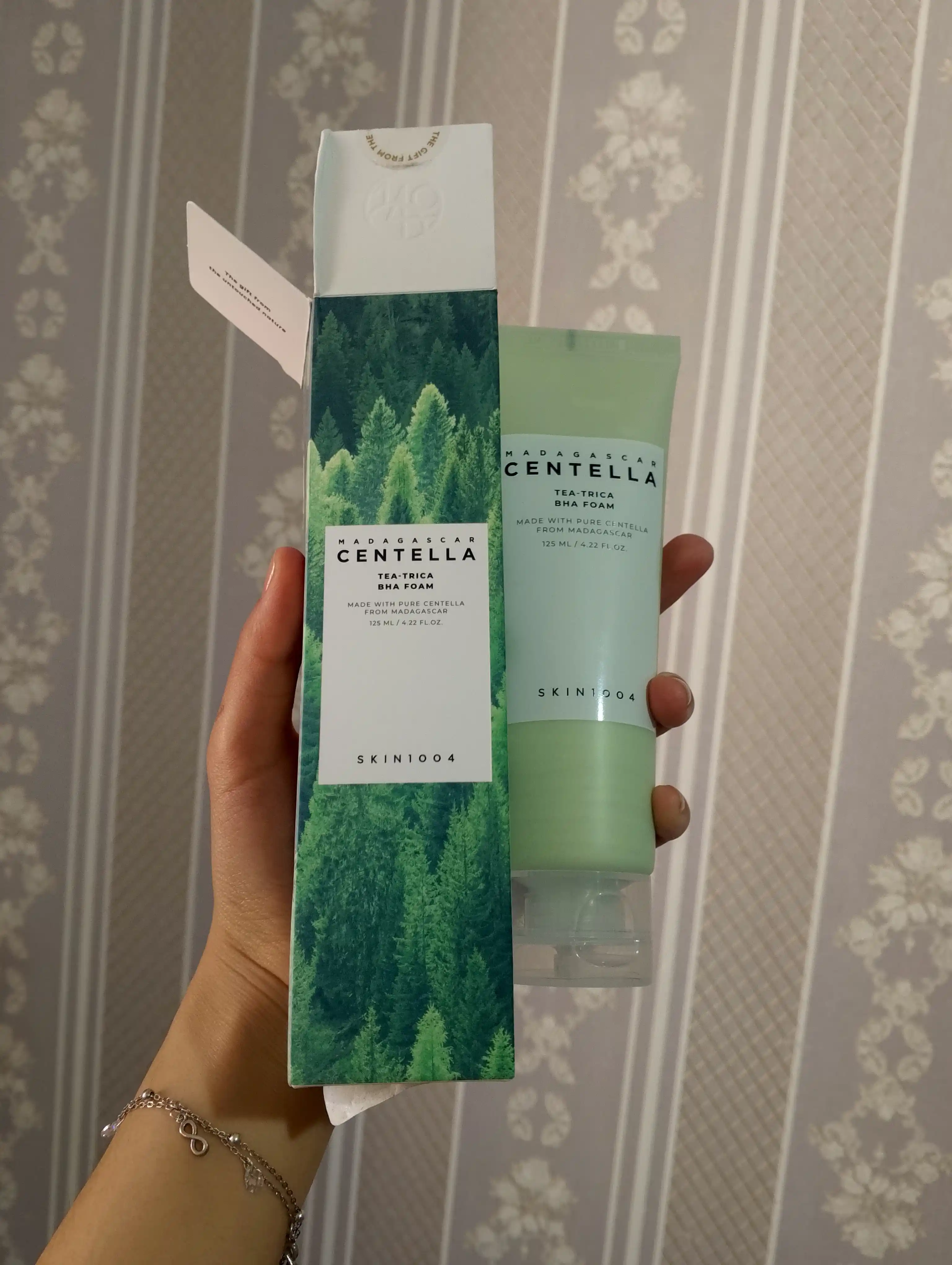 Antibakterial yuzni yuvish uchun ko`pik SKIN1004 Madagascar Centella Tea-Trica BHA Foam