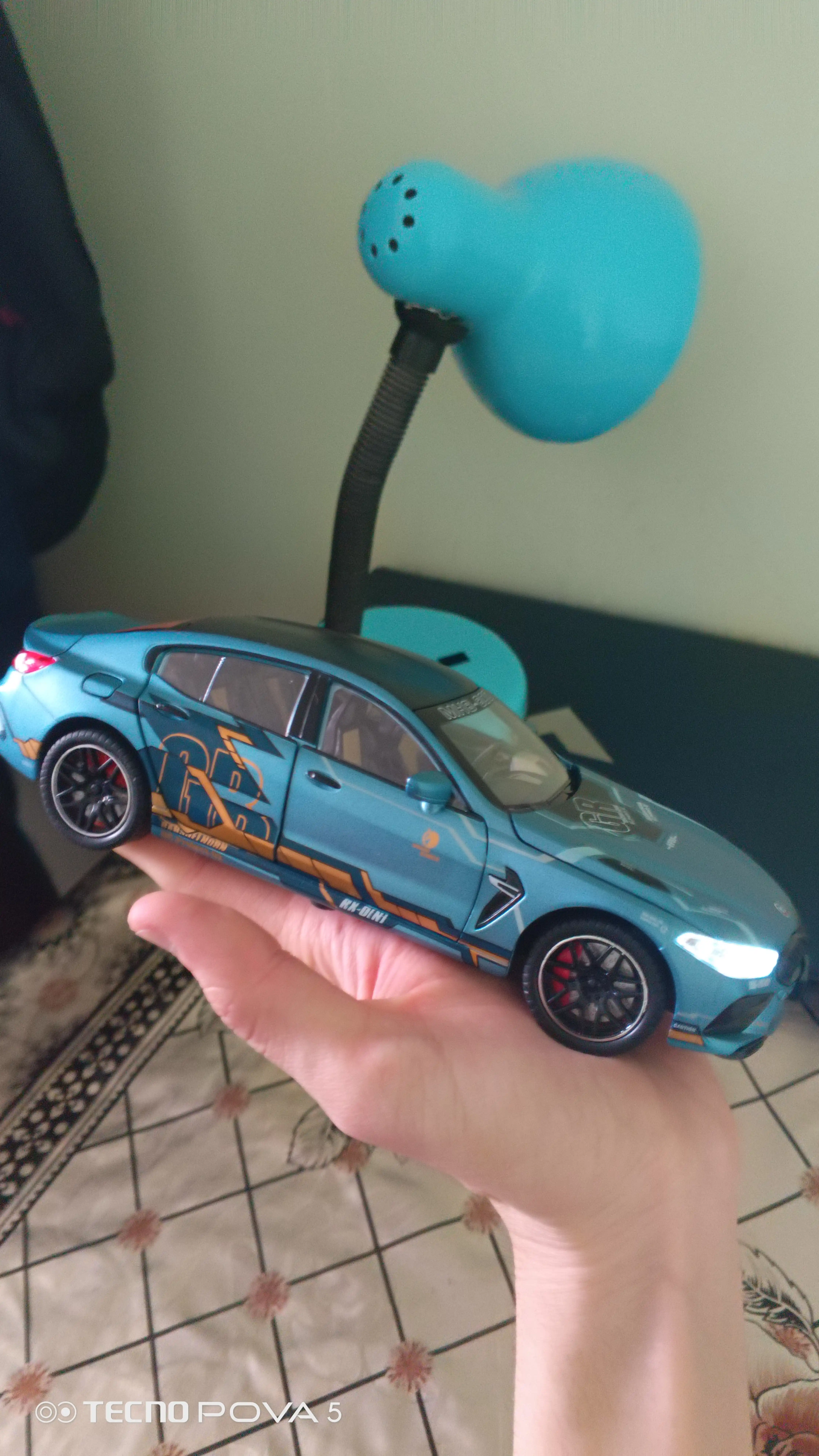 Kolleksion model BMW M8, 1:24, 21 sm