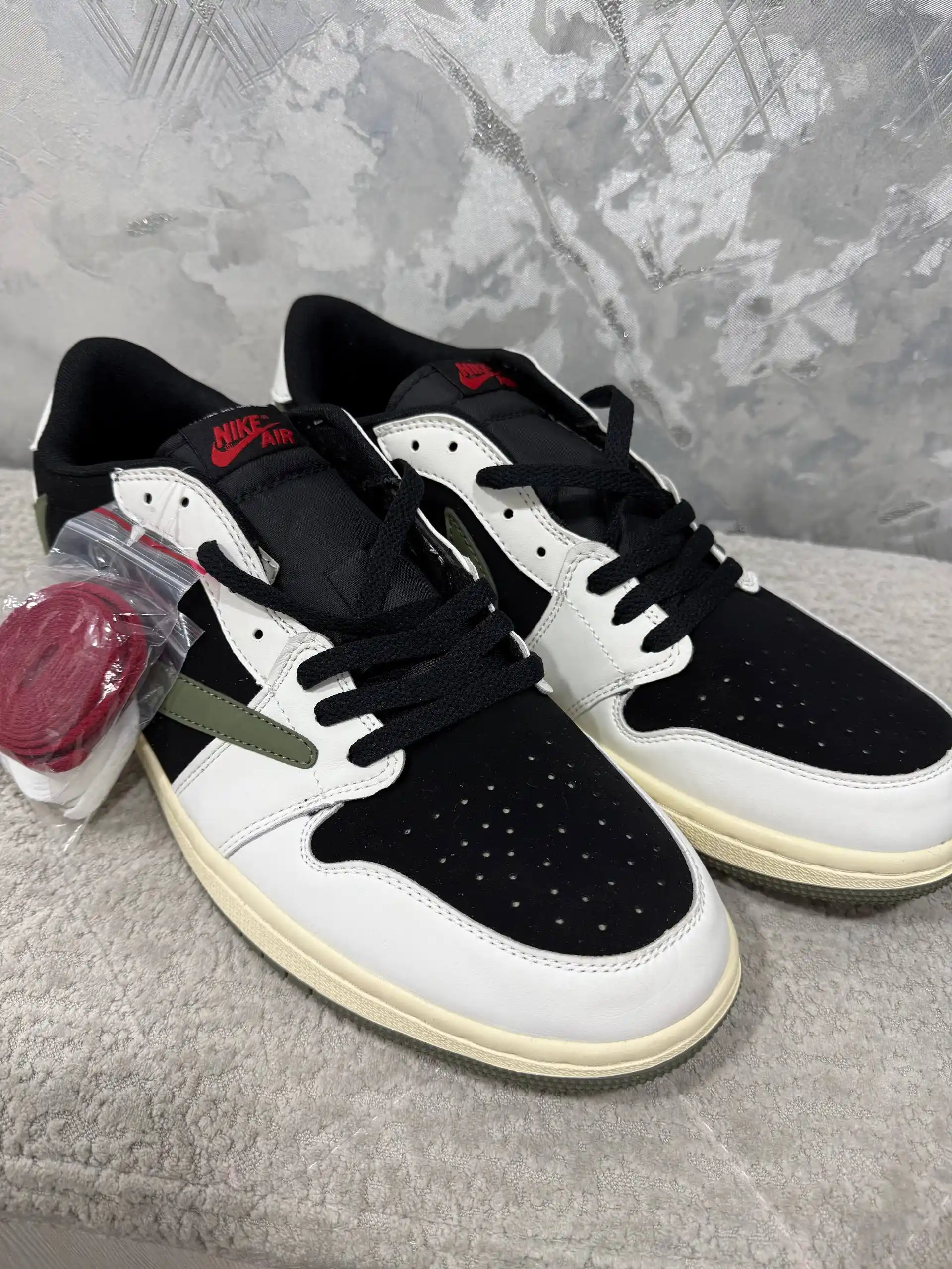 Erkak, o‘smir uchun krossovkalar Nike Air Jordan 1 Low, katta o‘lchamlar, buyuklar, 45-47