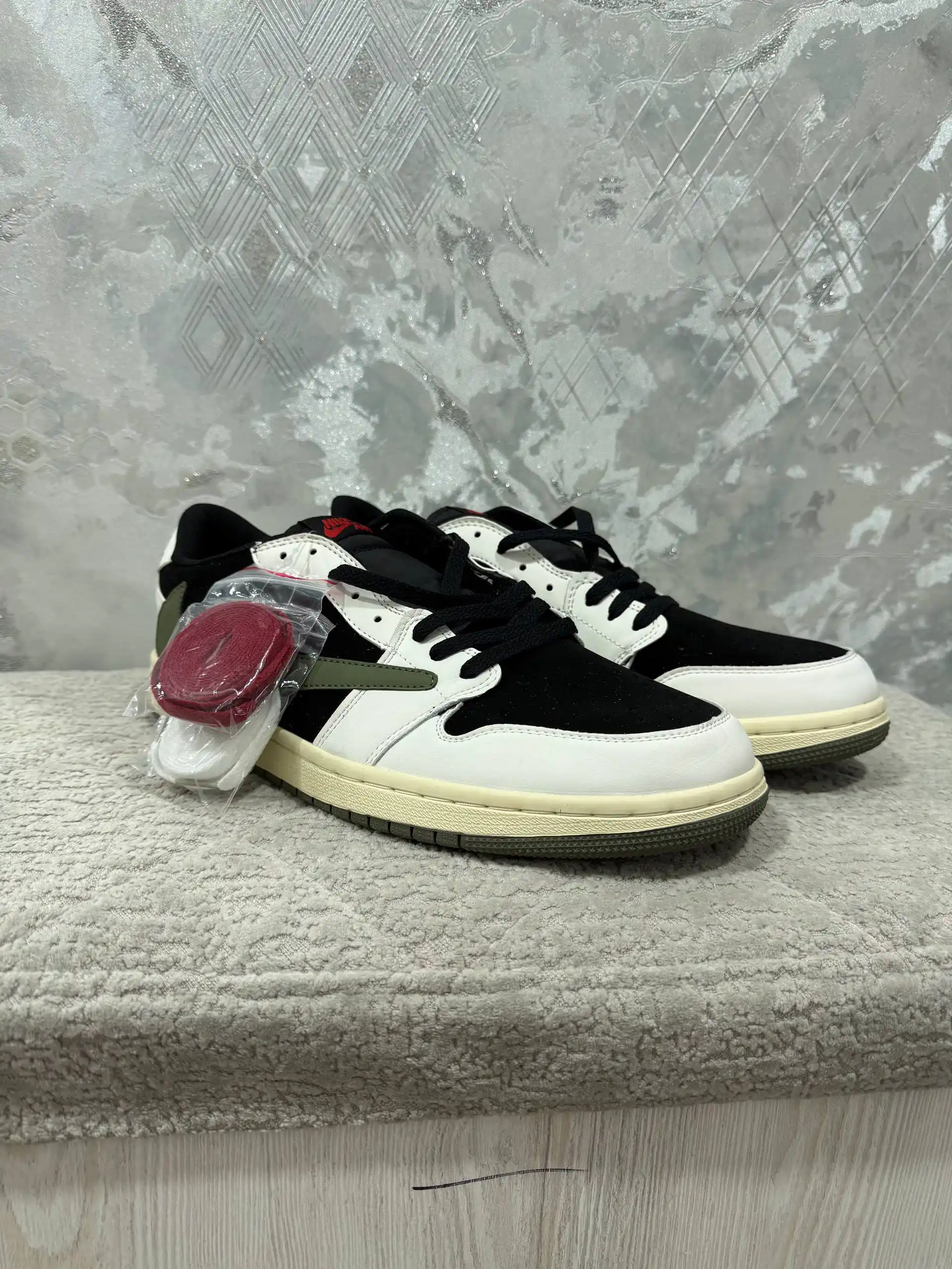 Erkak, o‘smir uchun krossovkalar Nike Air Jordan 1 Low, katta o‘lchamlar, buyuklar, 45-47