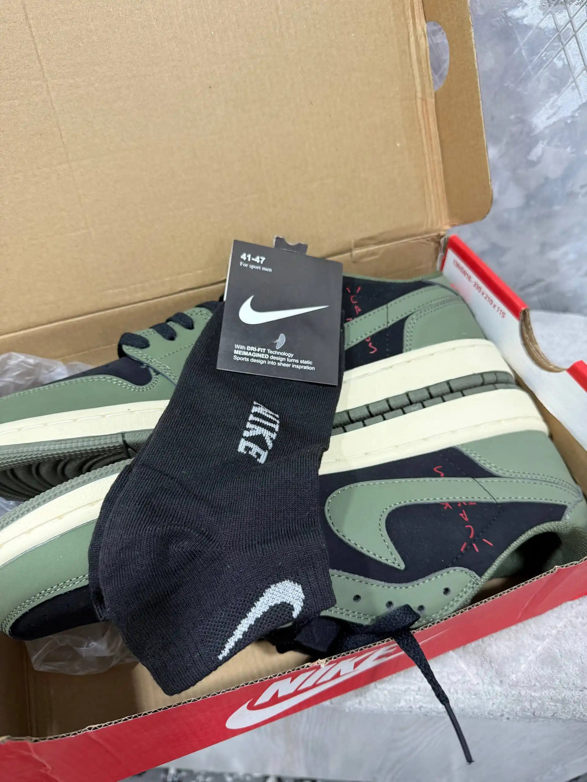 Erkak, o‘smir uchun krossovkalar Nike Air Jordan 1 Low, katta o‘lchamlar, buyuklar, 45-47