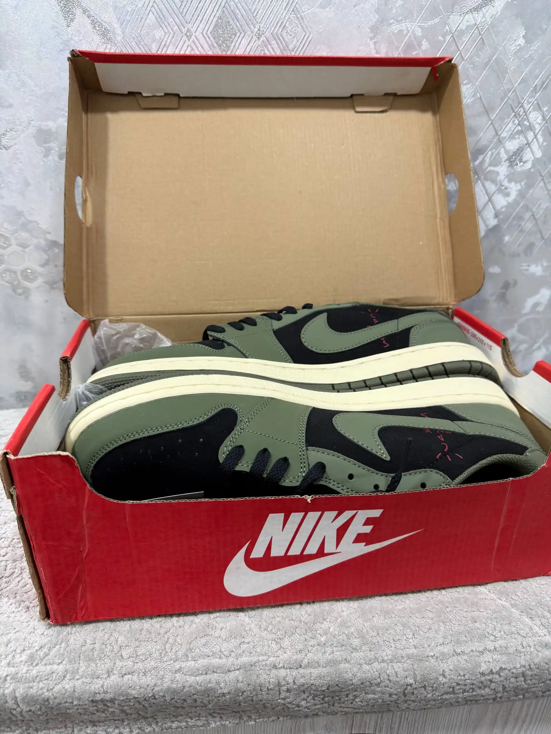 Erkak, o‘smir uchun krossovkalar Nike Air Jordan 1 Low, katta o‘lchamlar, buyuklar, 45-47