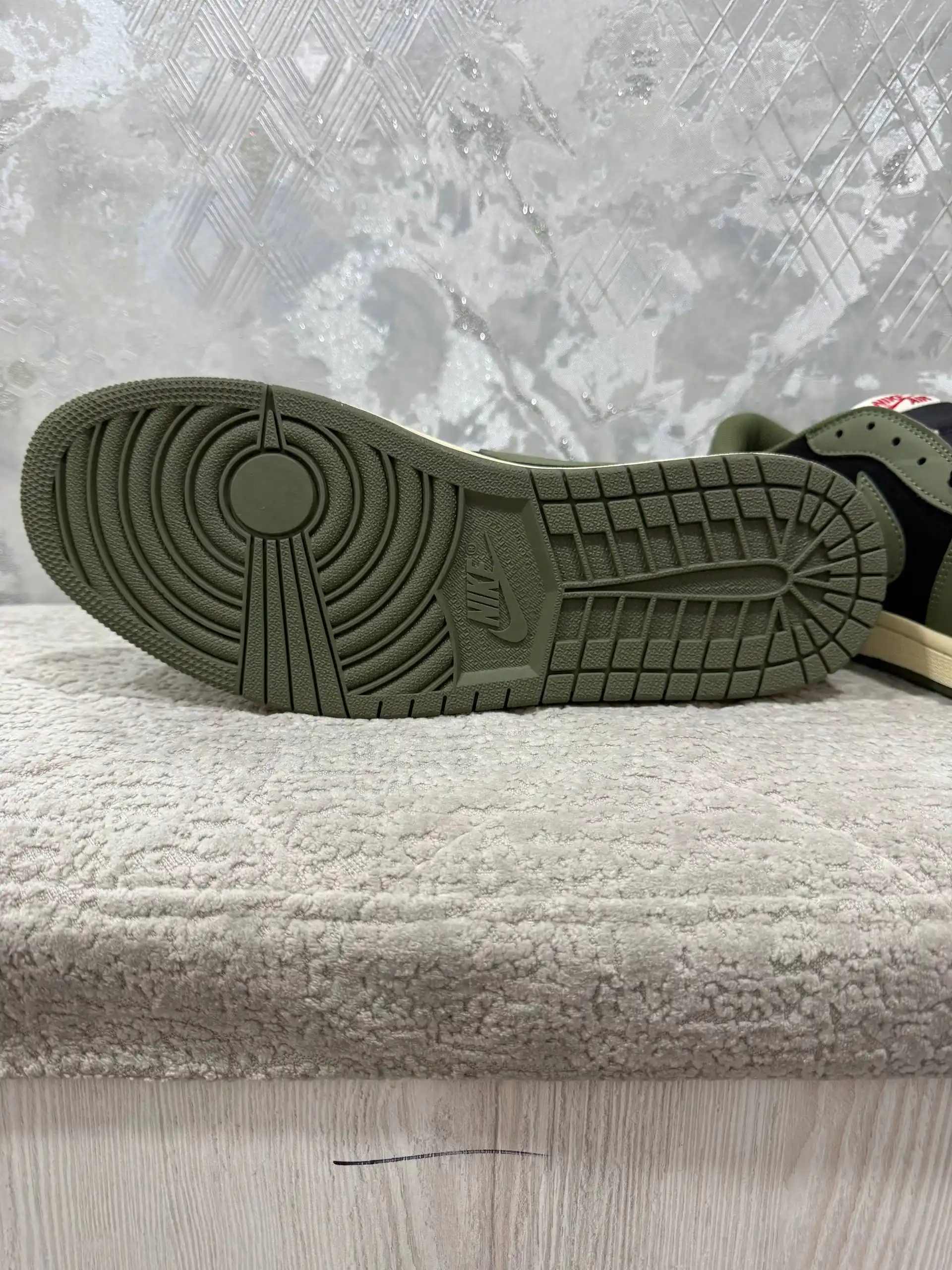 Erkak, o‘smir uchun krossovkalar Nike Air Jordan 1 Low, katta o‘lchamlar, buyuklar, 45-47