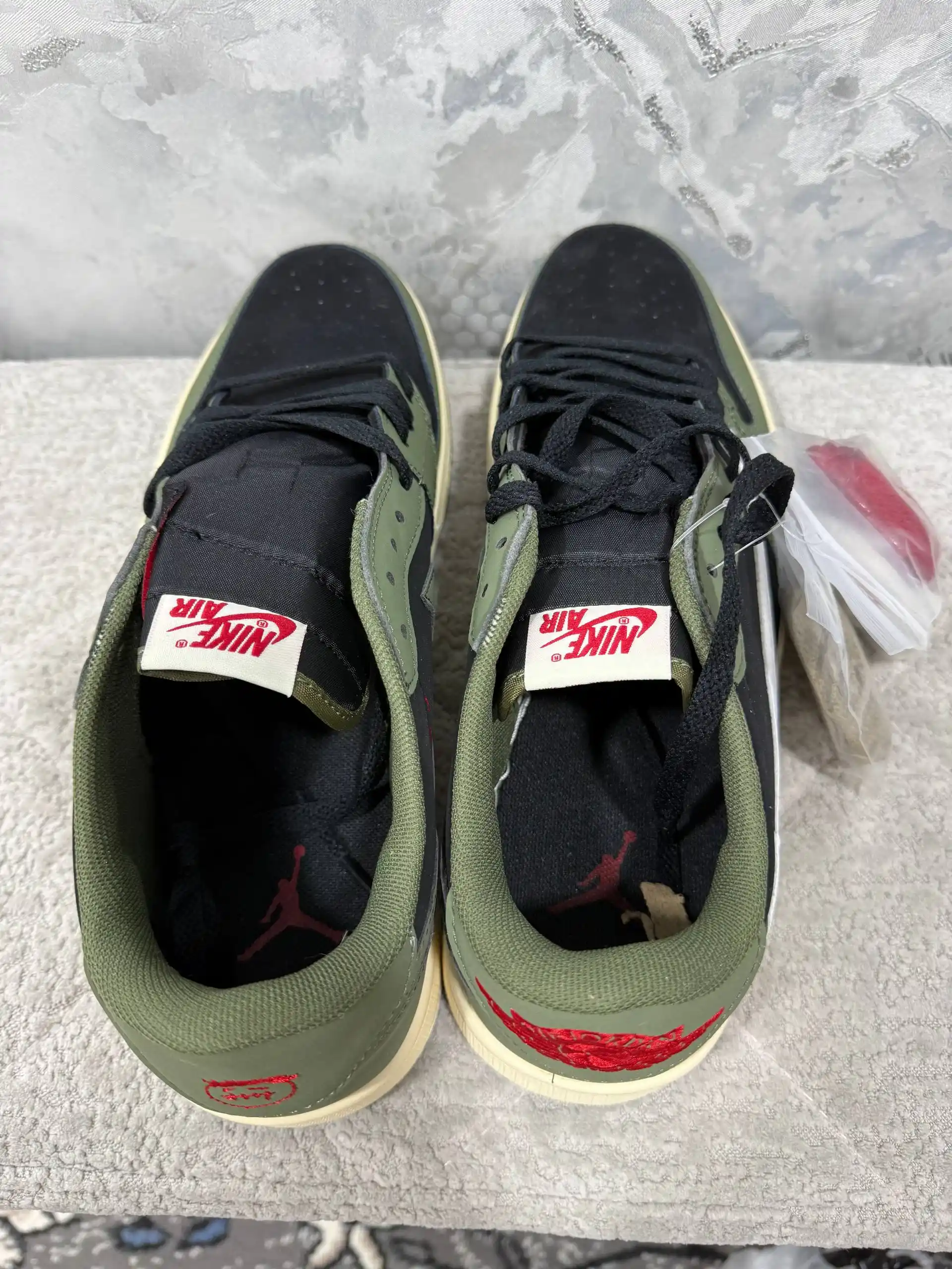 Erkak, o‘smir uchun krossovkalar Nike Air Jordan 1 Low, katta o‘lchamlar, buyuklar, 45-47