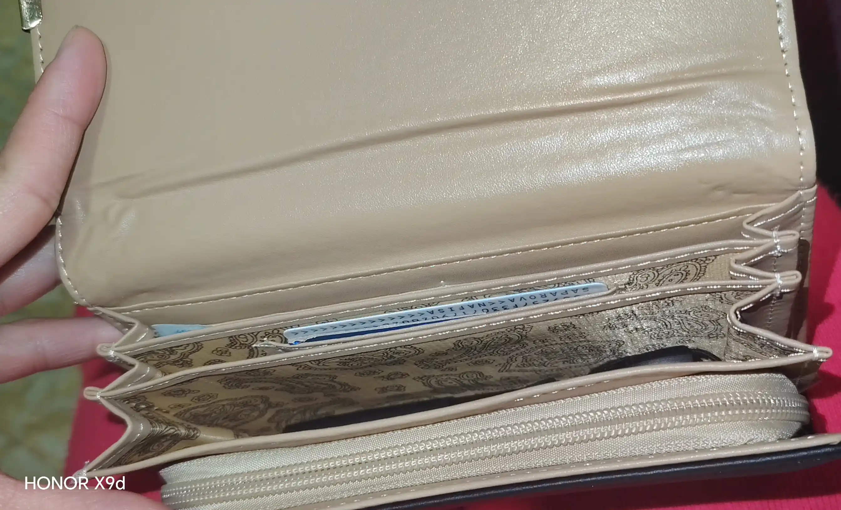 Ayollar hamyoni kashelok eko charm, 5+ karta, ID oynali, 3 ta pul bo‘limi