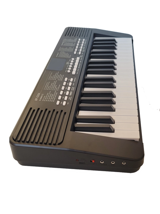Mikrofonli elektron pianino, qayta zaryadlanuvchi batareya, standart tugmalar, 37 tugma