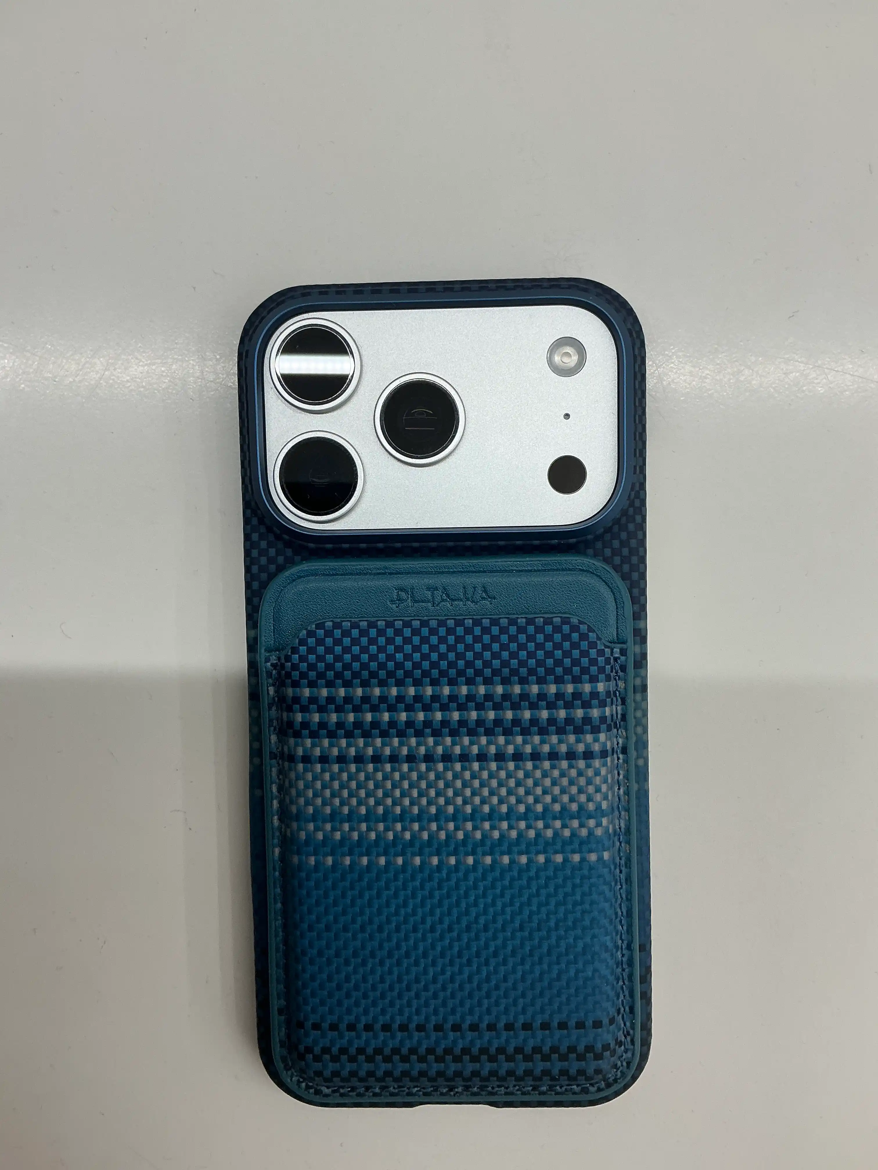 Chexol Pitaka iphone 17 Pro, Pro Max, Magsafe, zarbaga chidamli, ota mustahkam, yengil