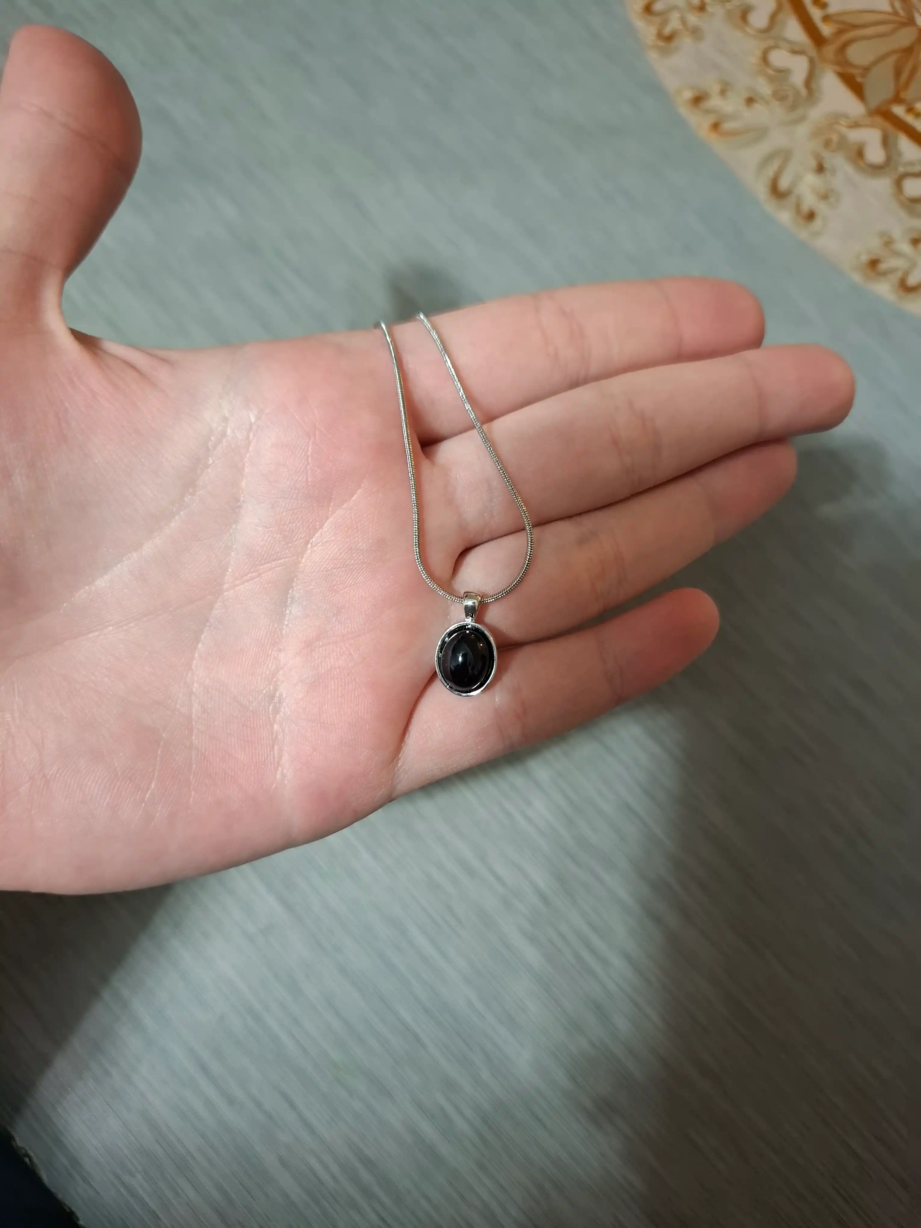 Sepochka dengiz rangidagi toshli kulon bilan