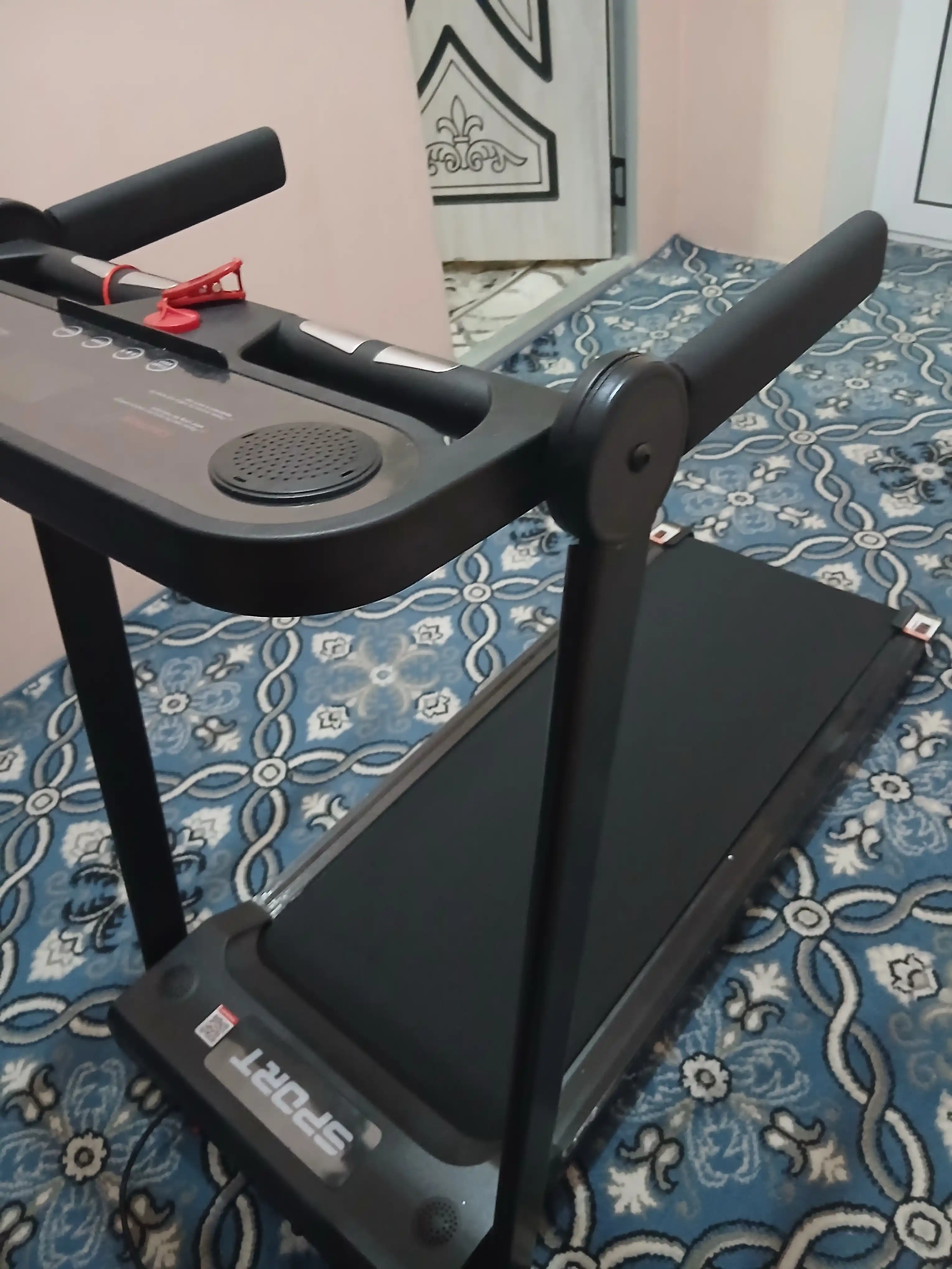 Elektr yig‘iladigan yugurish yo‘lagi, displey va Bluetooth bilan, uy uchun kardiotrenajyor