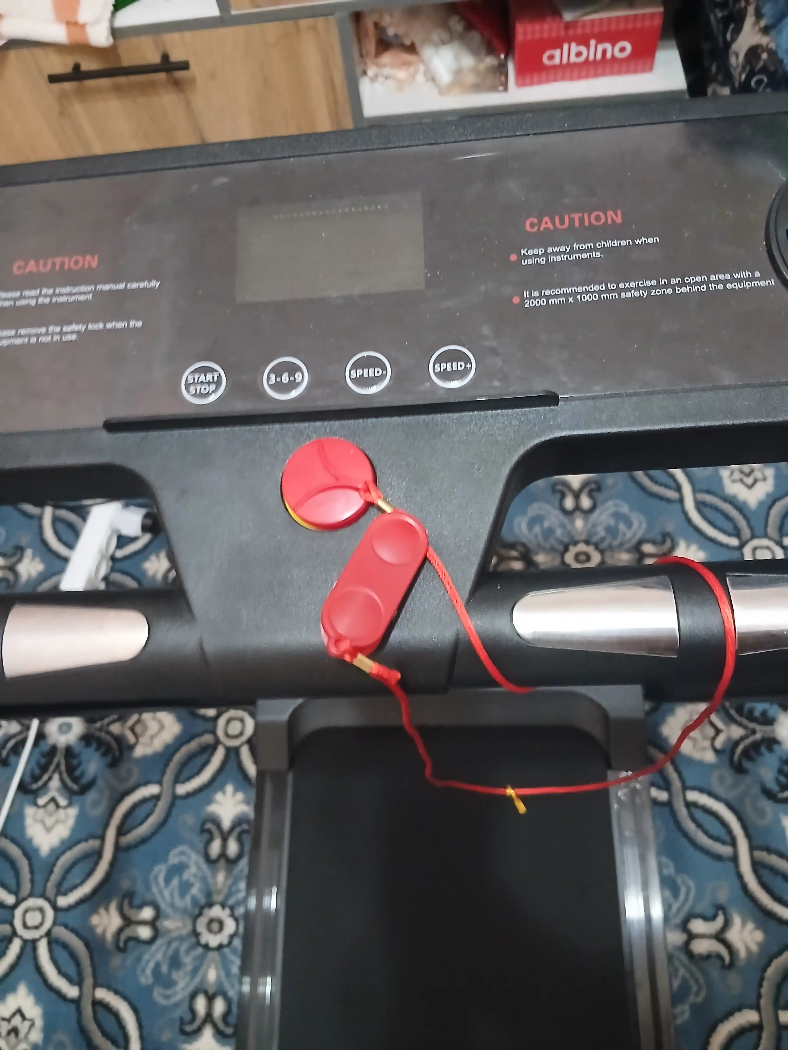 Elektr yig‘iladigan yugurish yo‘lagi, displey va Bluetooth bilan, uy uchun kardiotrenajyor