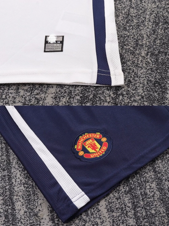 Milan, "Real Madrid", "Barselona", "Arsenal", "Angliya" retro futbol formalari