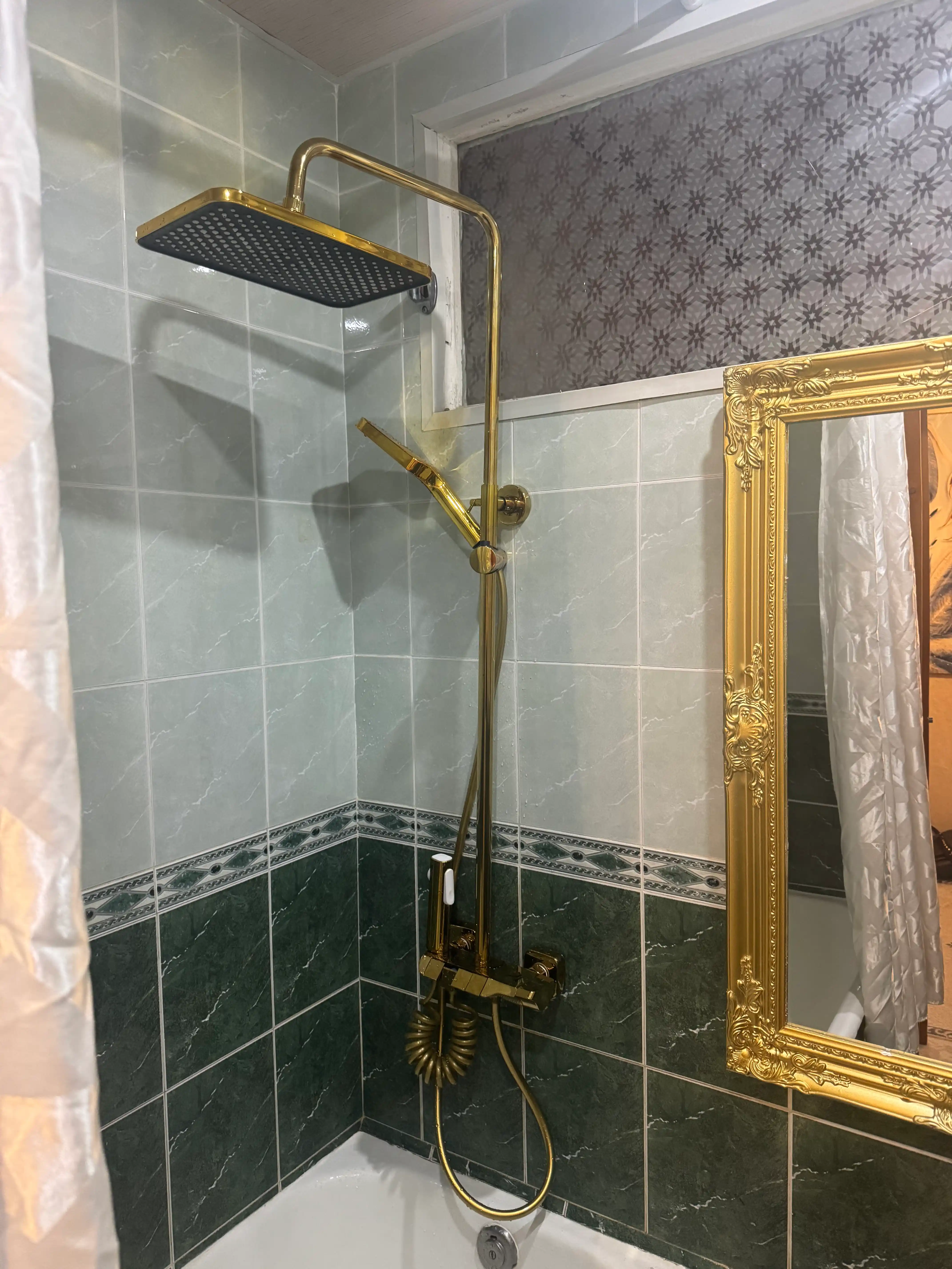 Dush to‘plami 4-in-1, yuqori va qo‘l dushi, tugmali boshqaruv, hammom uchun