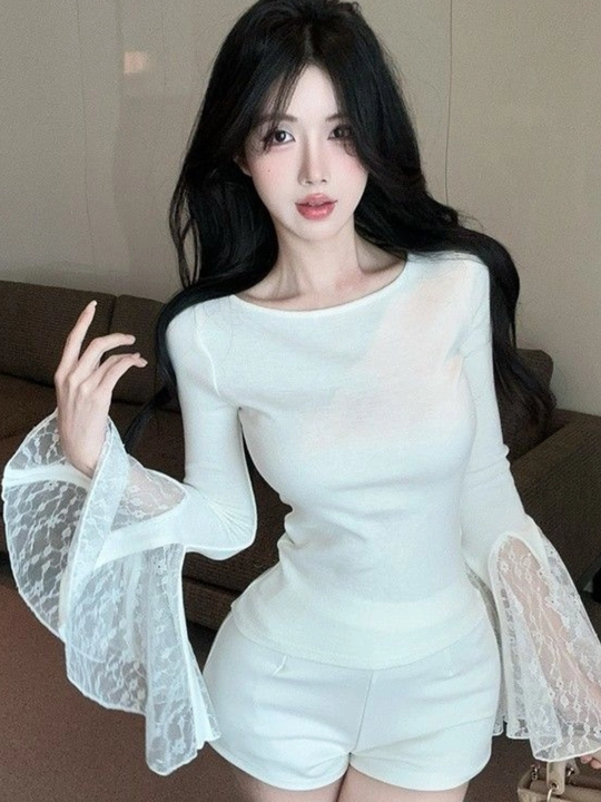 Кофта женская, с гипюровыми рукавами Soft Lace Bell —приталенная блуза - 