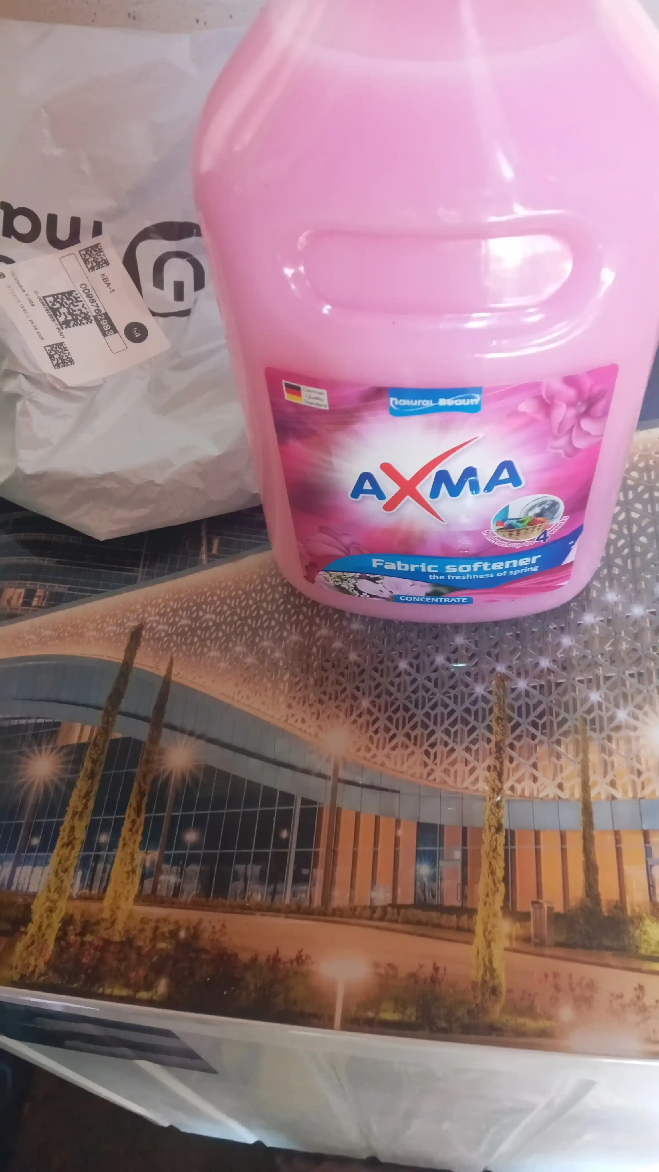 Кондиционер для белья AXMA, Свежесть весны 1,5 литр