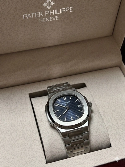 Часы Patek Philippe Nautilus с синим циферблатом