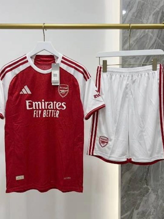 Turli klublarning 25/26-mavsumdagi futbol formalari, S-XXL o‘lchamlari