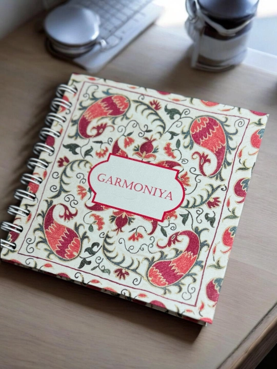 Блокнот Garmoniya 15×15 см с цветным дизайном — перламутровая обложка на пружине - 