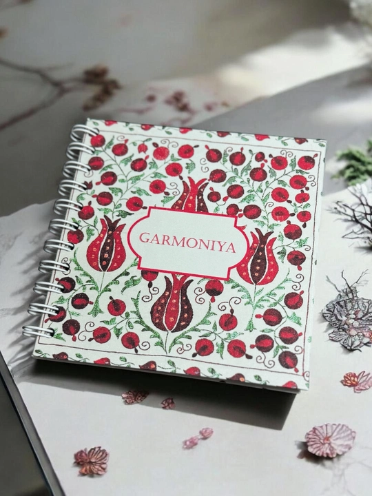 Блокнот Garmoniya 15×15 см с цветным дизайном — перламутровая обложка на пружине - 