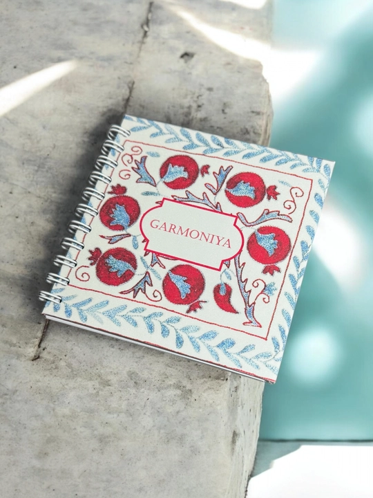 Garmoniya bloknot 15×15 sm rangli dizayn bilan — perlamutrli muqova, prujinali - 