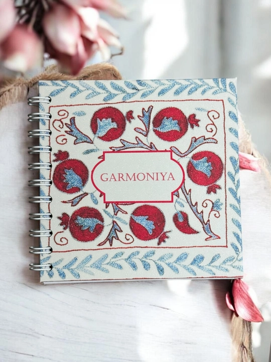 Блокнот Garmoniya 15×15 см с цветным дизайном — перламутровая обложка на пружине