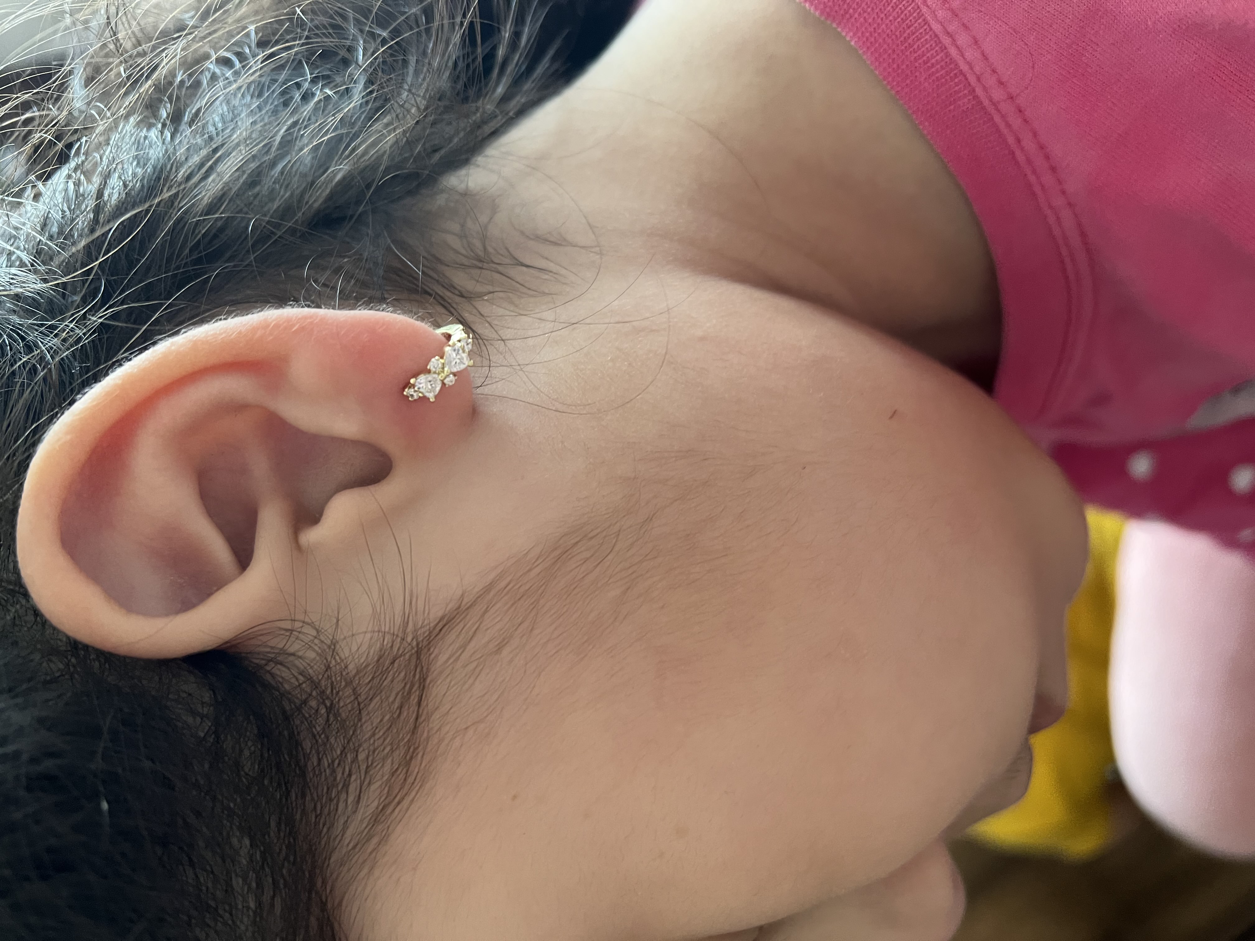 Xuping Jewelry brendining zamonaviy va nafis ziraklari