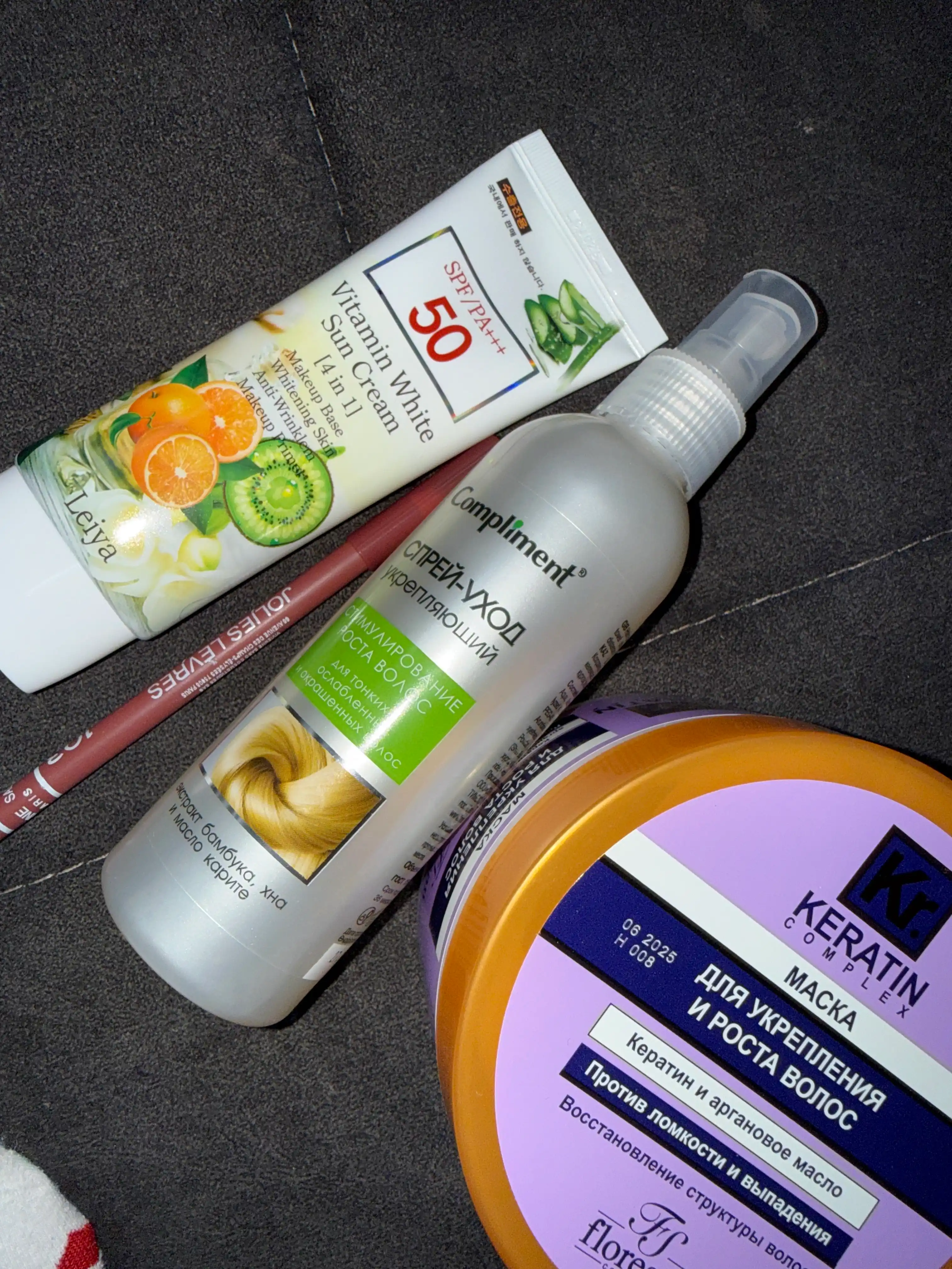 Солнцезащитный крем Leya Vitamin Whitening Sun Cream SPF50+ PA+++ 4in1