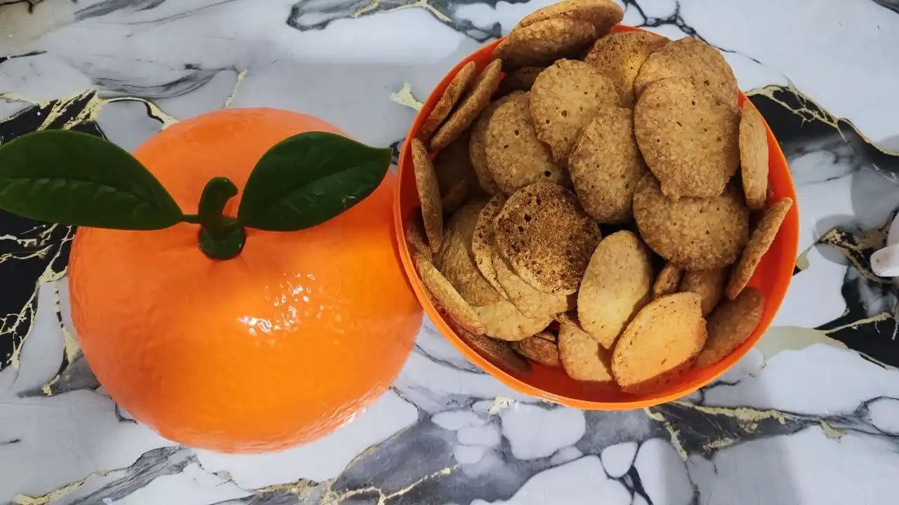 Чаша пластиковая с крышкой