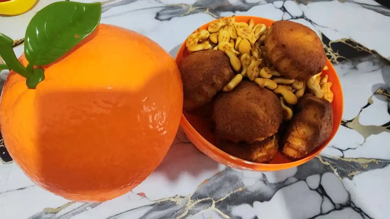 Чаша пластиковая с крышкой