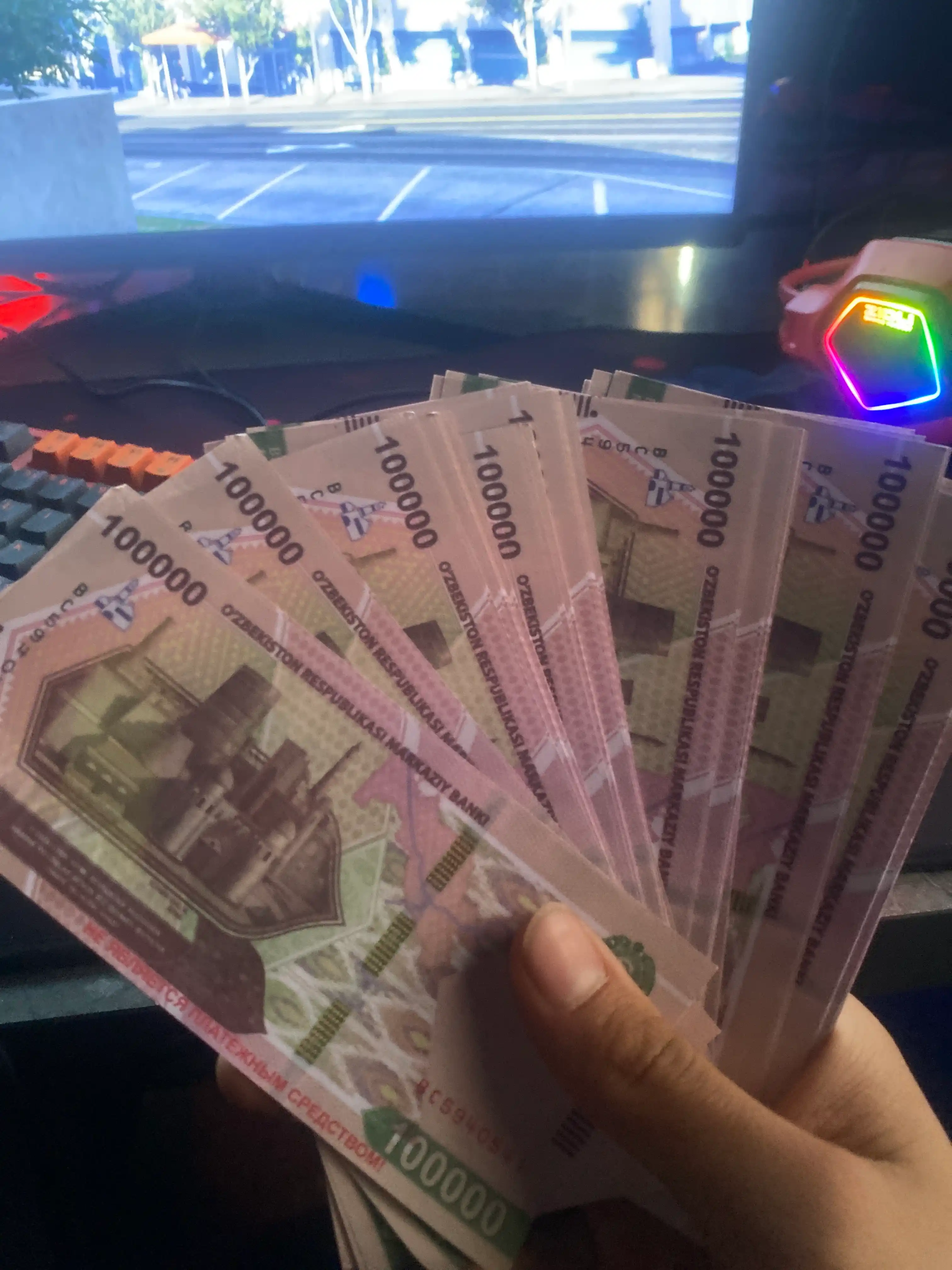 Suvenir pullar, so‘m kupyuralari, 50 ming, 100 mimg, 200 ming
