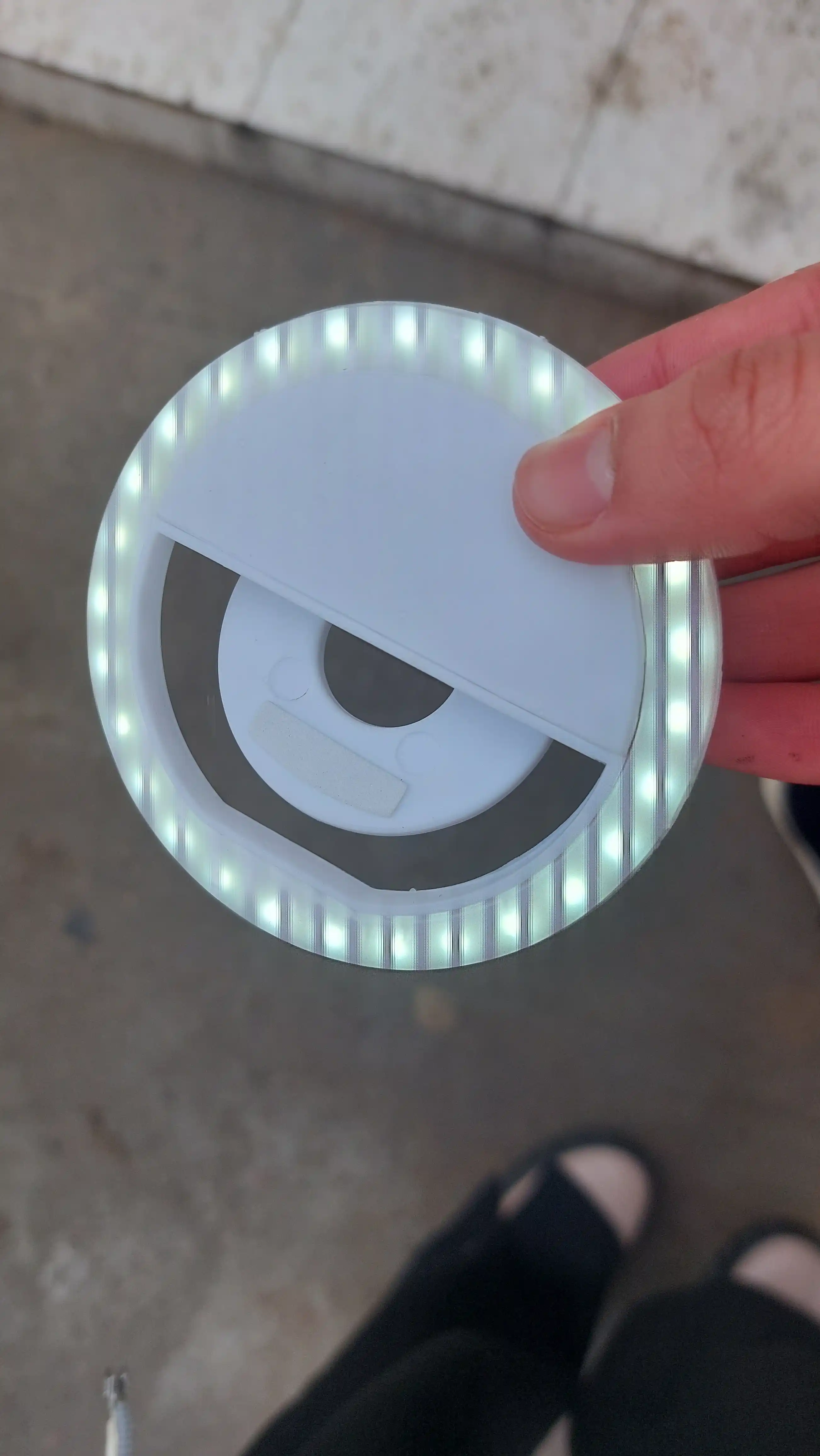 Кольцевая лампа GlowClip для телефона