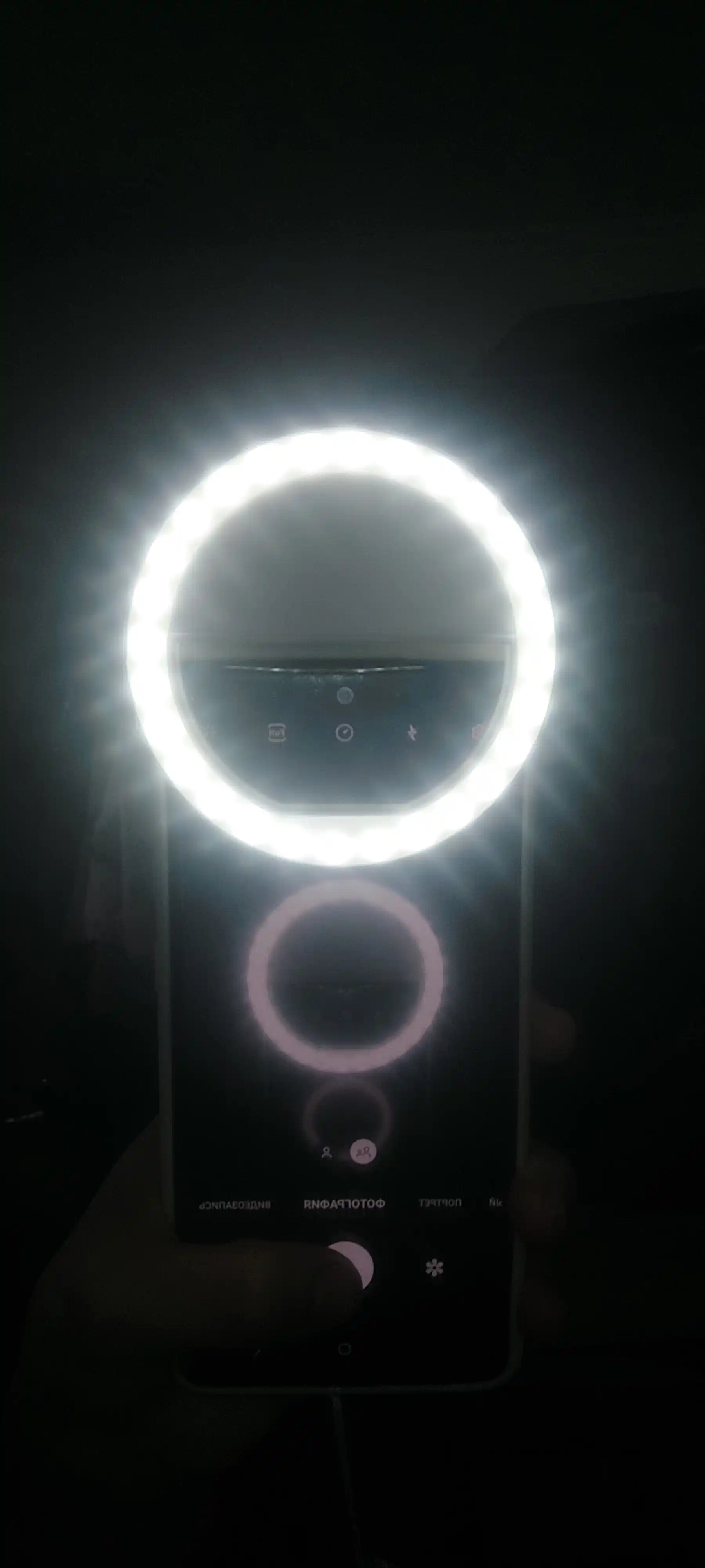 Кольцевая лампа GlowClip для телефона