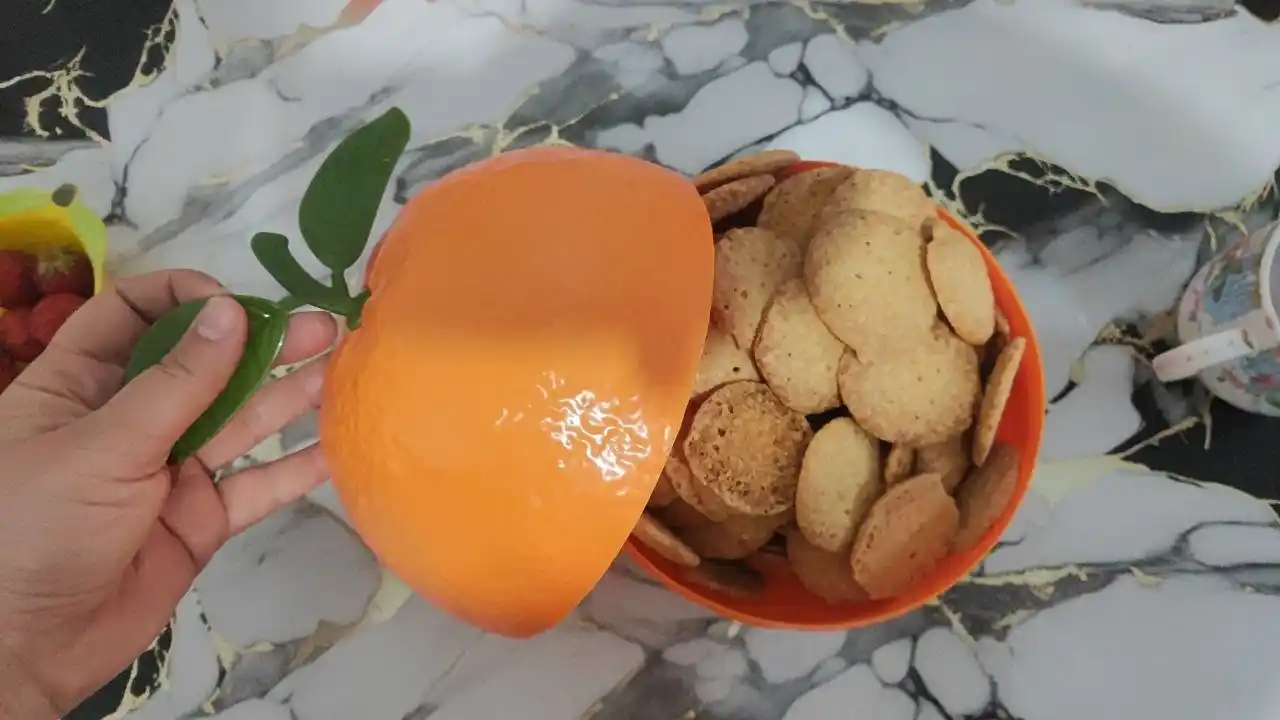Чаша пластиковая с крышкой