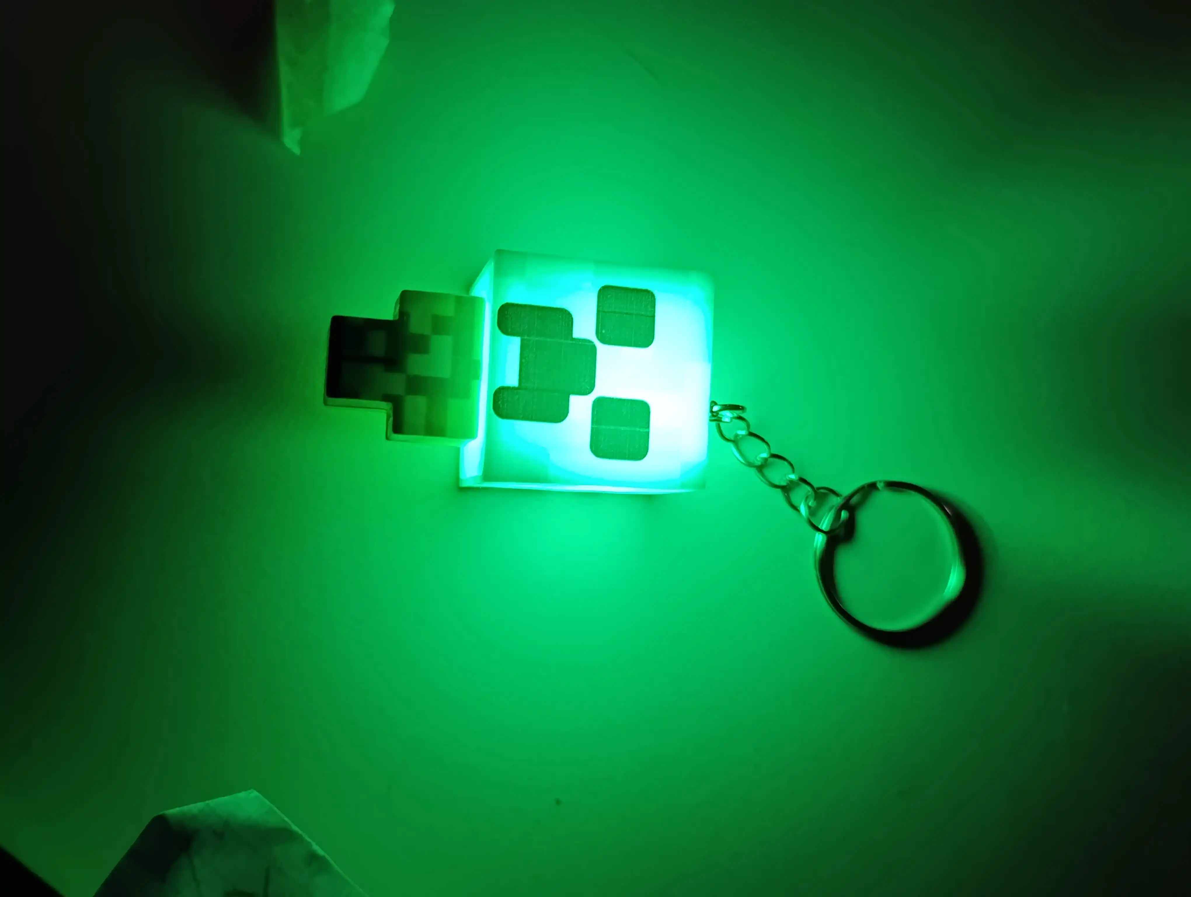 Minecraft uslubidagi brelok-chiroq, Kriper