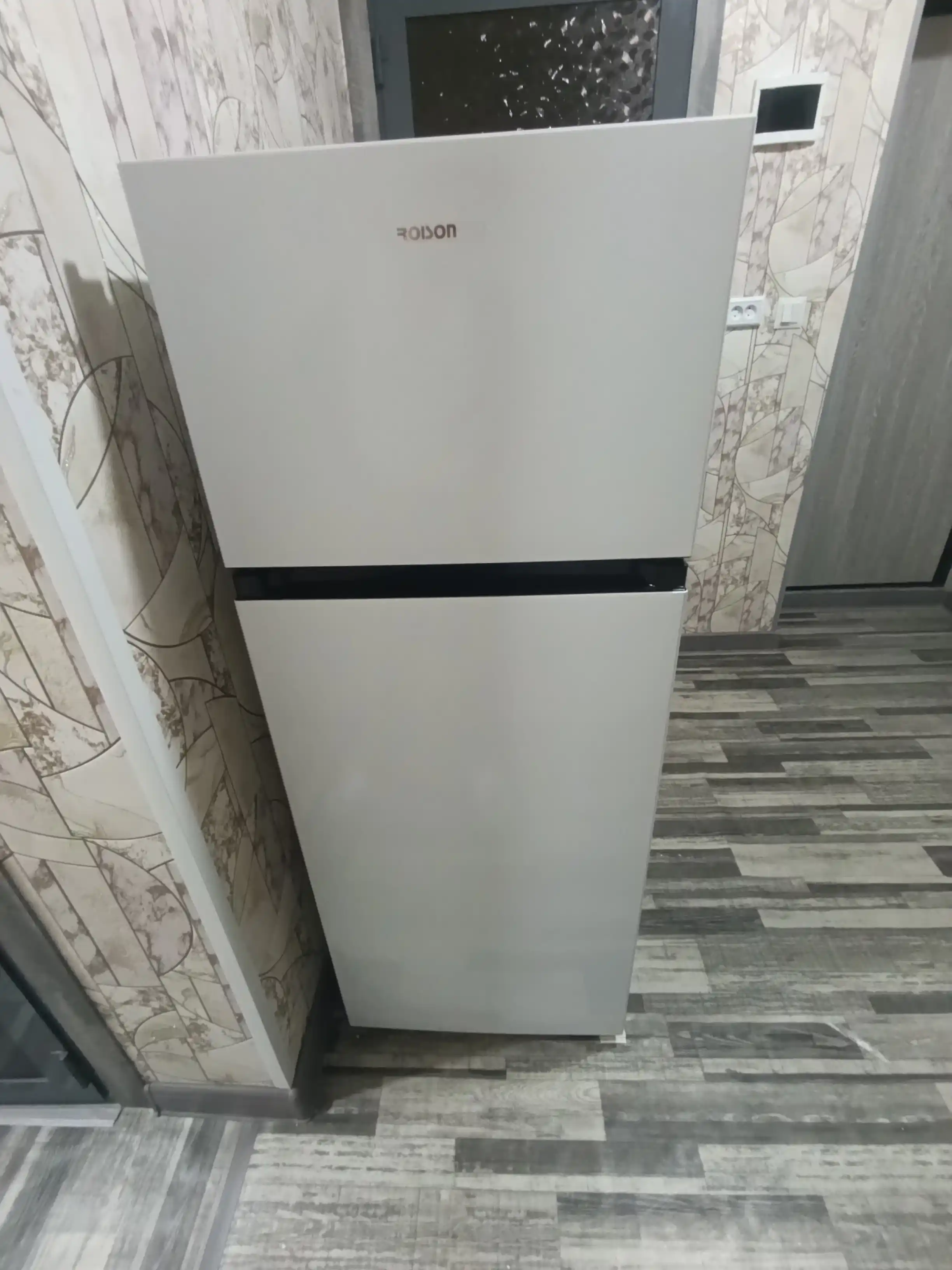 Sovutgich Roison RHWG DF2-27, 205 litr