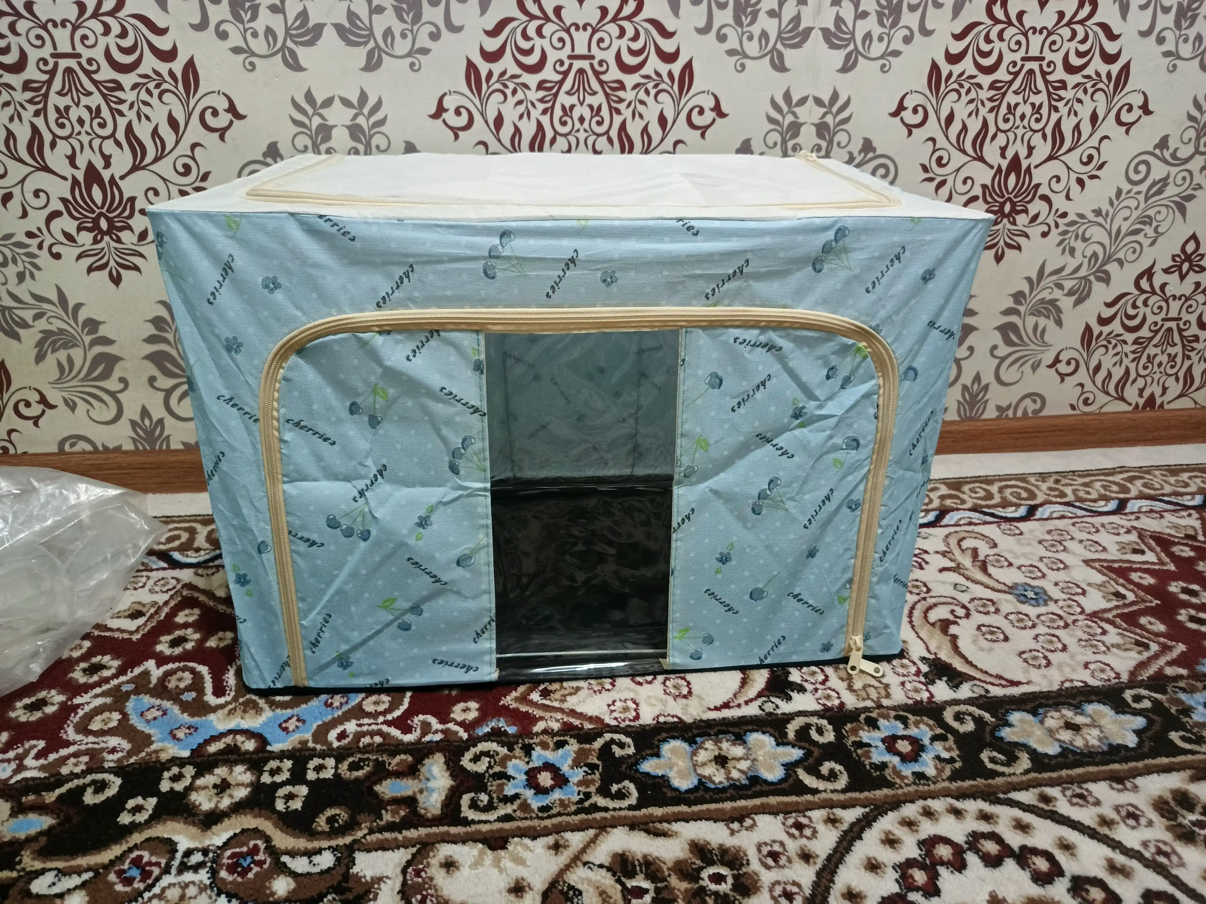 Sochiqlar, choyshablar, kiyimlar saqlash uchun metall ramkali organayzer
