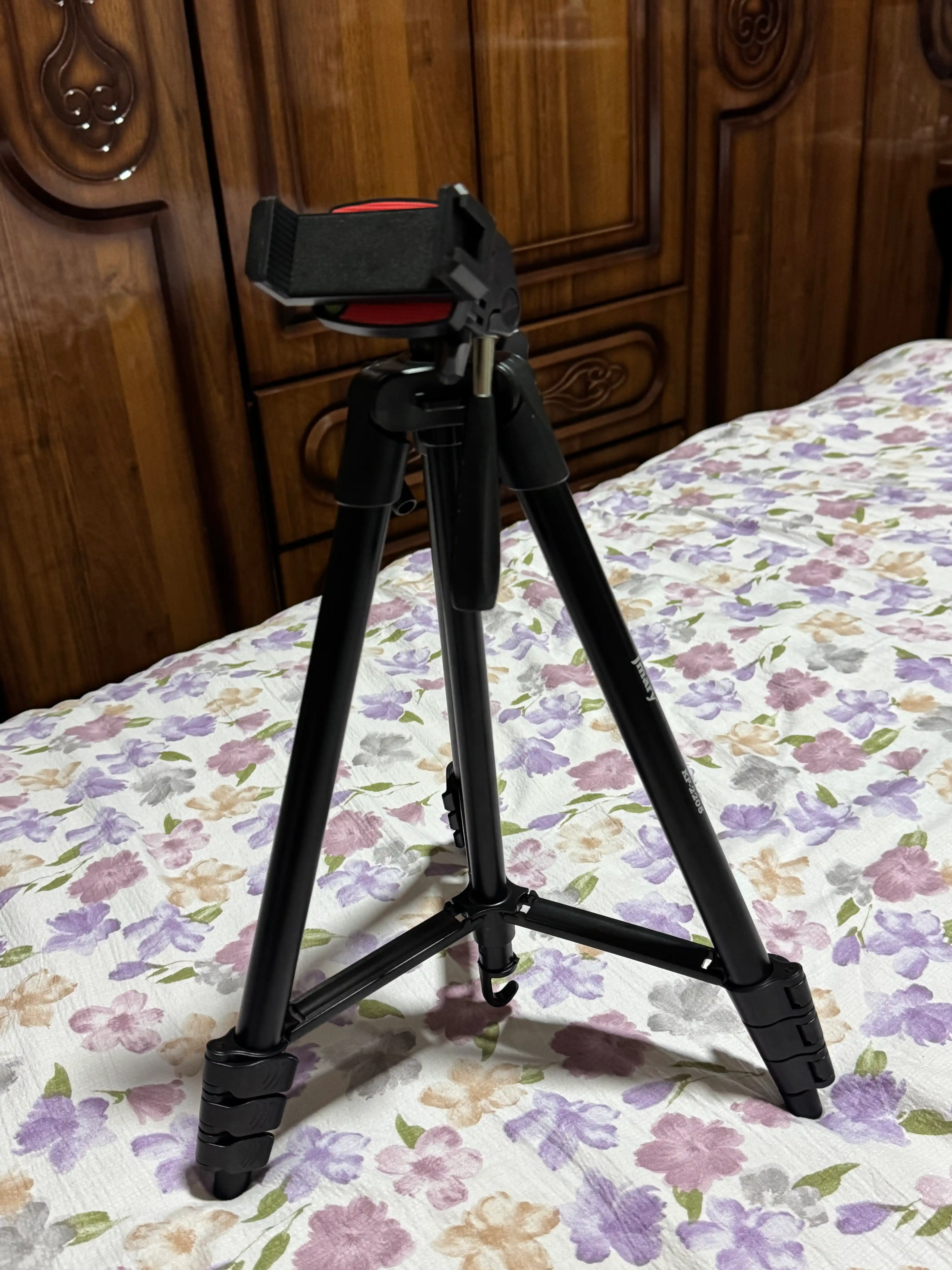 Штатив Jmary KP-2205 с держателем для фотоаппарата и телефона