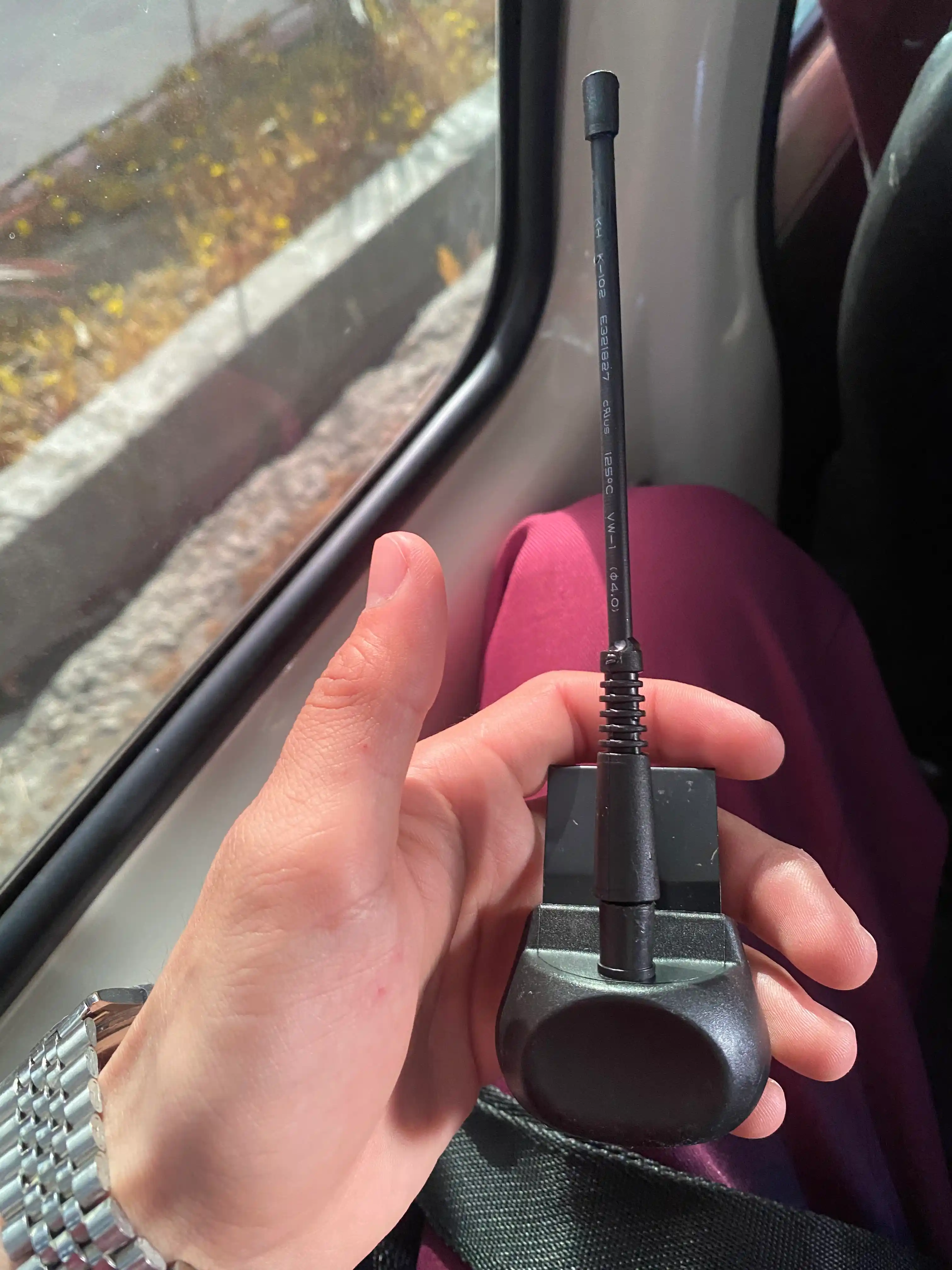Universal avtomobil FM/AM antennasi klipsli yoki yopishtiriladigan