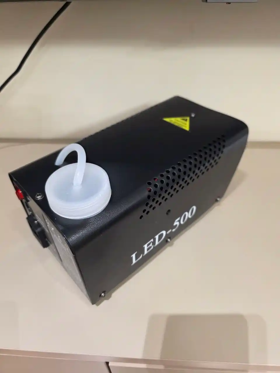 Генератор дыма, дым машина со спецэффектами и RGB подсветкой, с проводным пультом, 500 Вт