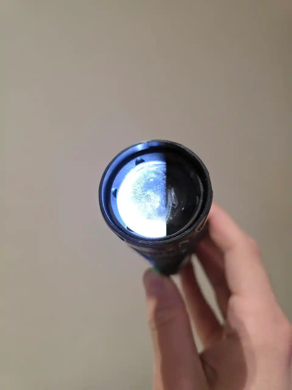Qo‘l fonar LED, 5 rejim, PowerBank funksiyasi bilan
