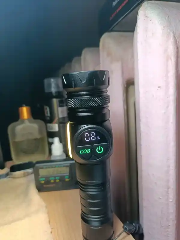 Qo‘l fonar LED, 5 rejim, PowerBank funksiyasi bilan