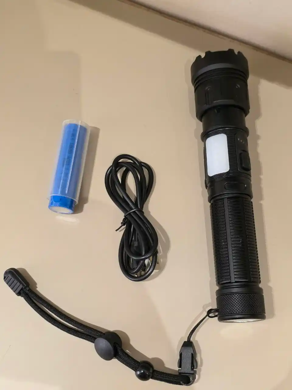 Qo'l chirog'i, 18650 akkumulyator va bilaguzuk bilan, 7 rejim, PowerBank va magnit bilan
