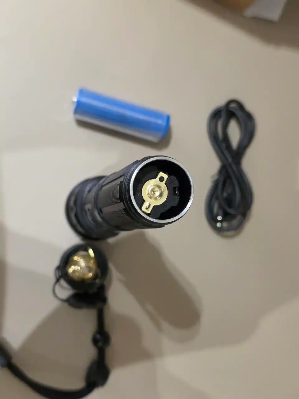 Qo'l chirog'i, 18650 akkumulyator va bilaguzuk bilan, 7 rejim, PowerBank va magnit bilan