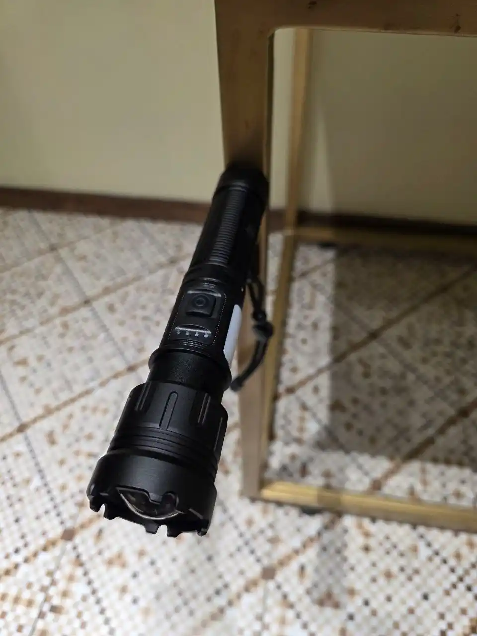 Qo'l chirog'i, 18650 akkumulyator va bilaguzuk bilan, 7 rejim, PowerBank va magnit bilan