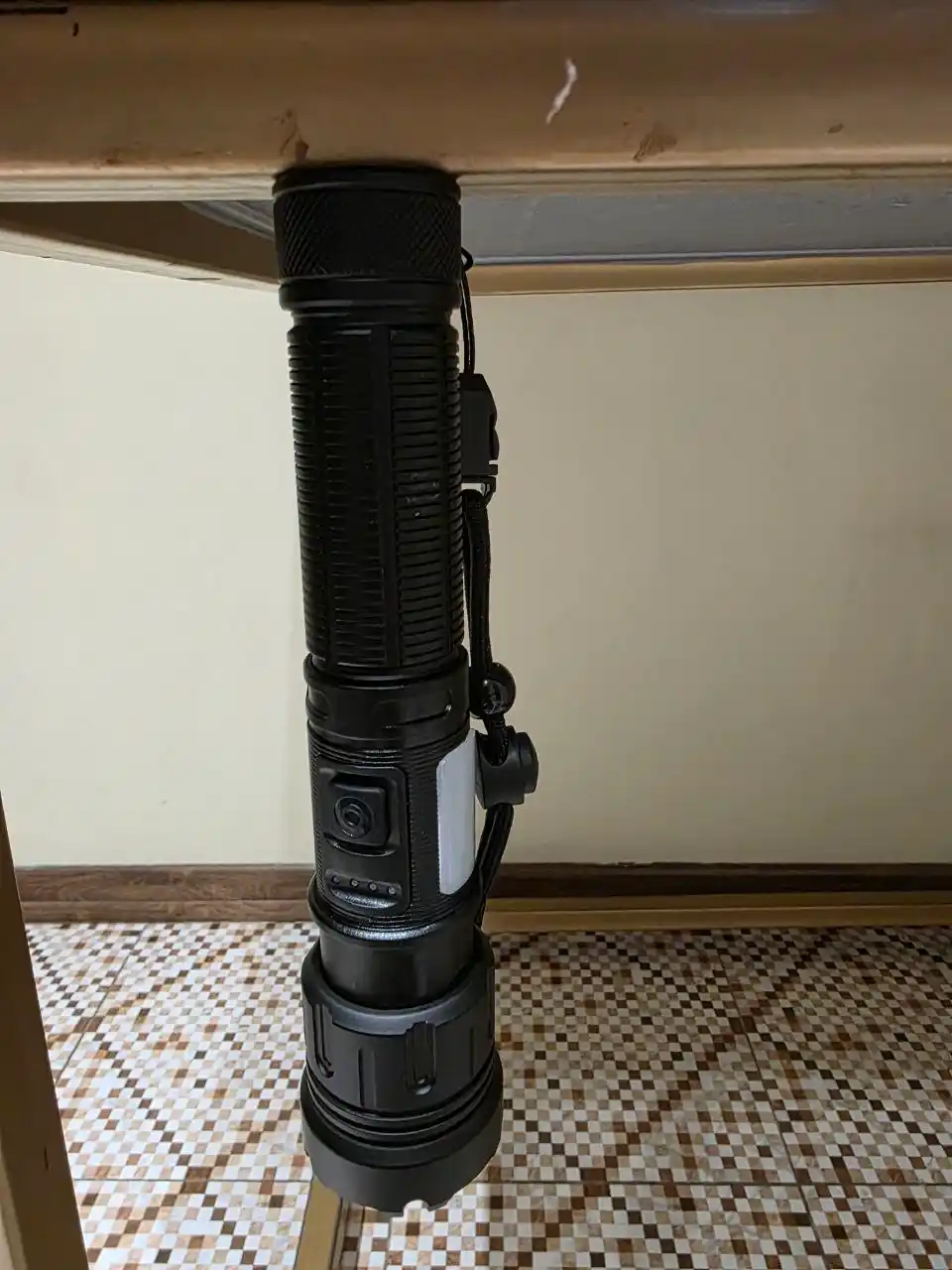 Qo'l chirog'i, 18650 akkumulyator va bilaguzuk bilan, 7 rejim, PowerBank va magnit bilan